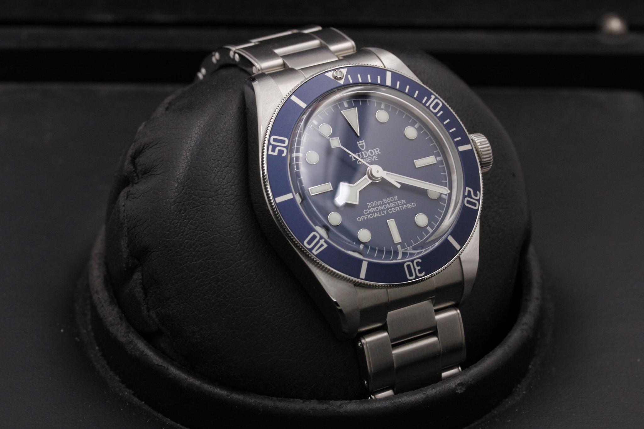 Watch Image 10