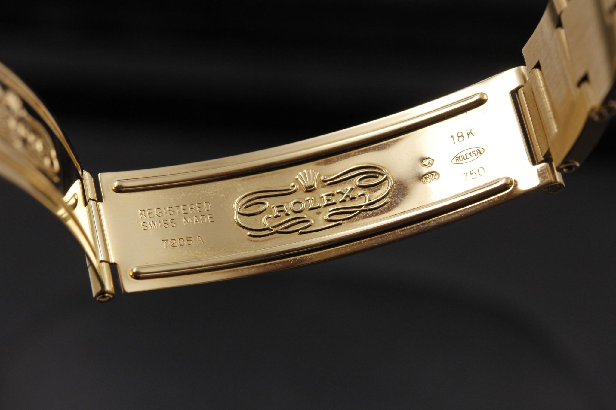 Watch Image 9