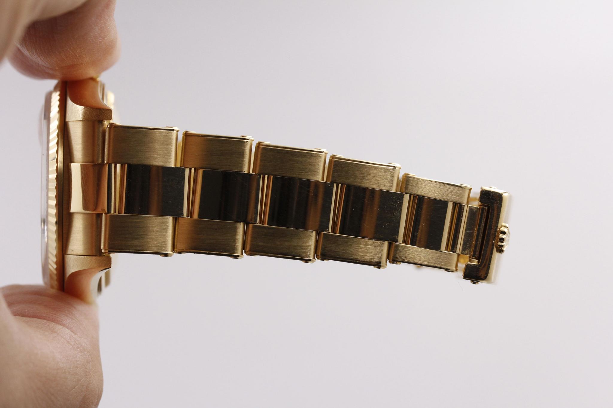 Watch Image 10