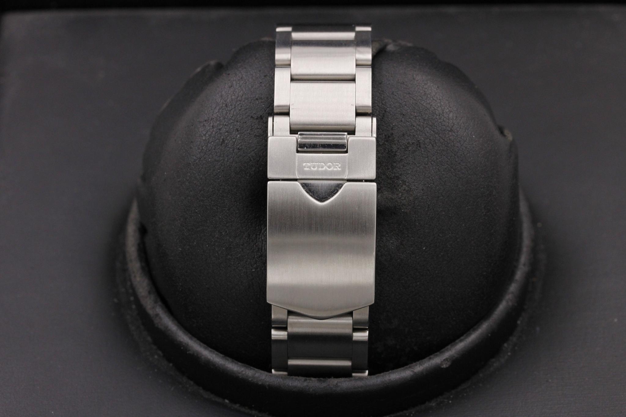 Watch Image 8