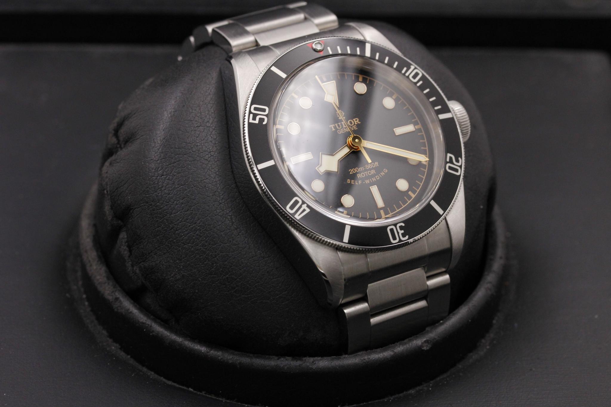 Watch Image 10