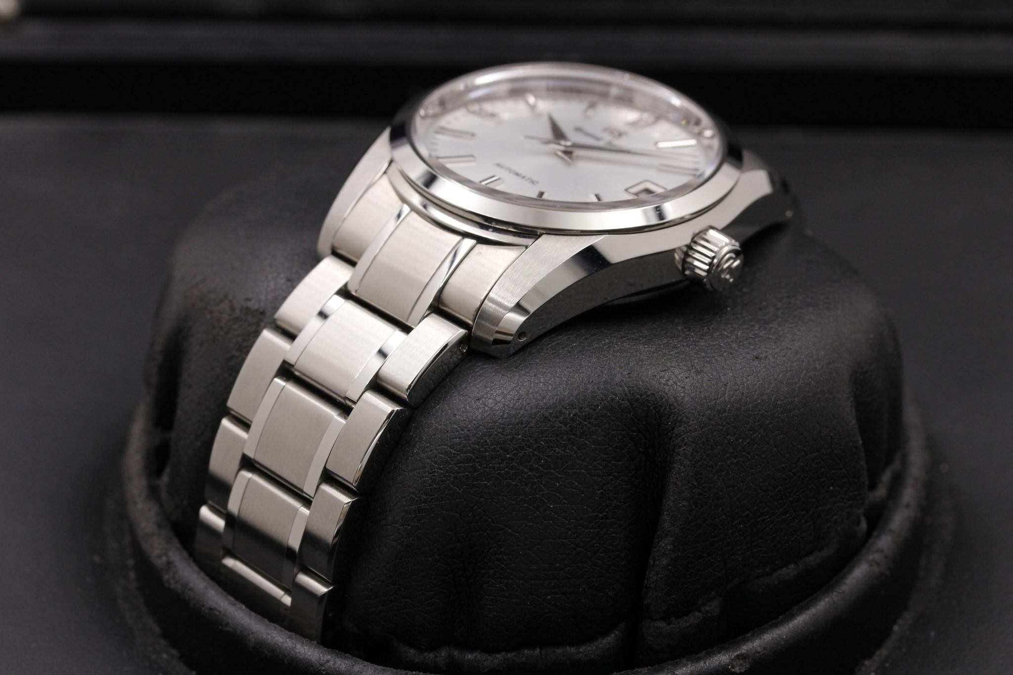 Watch Image 2