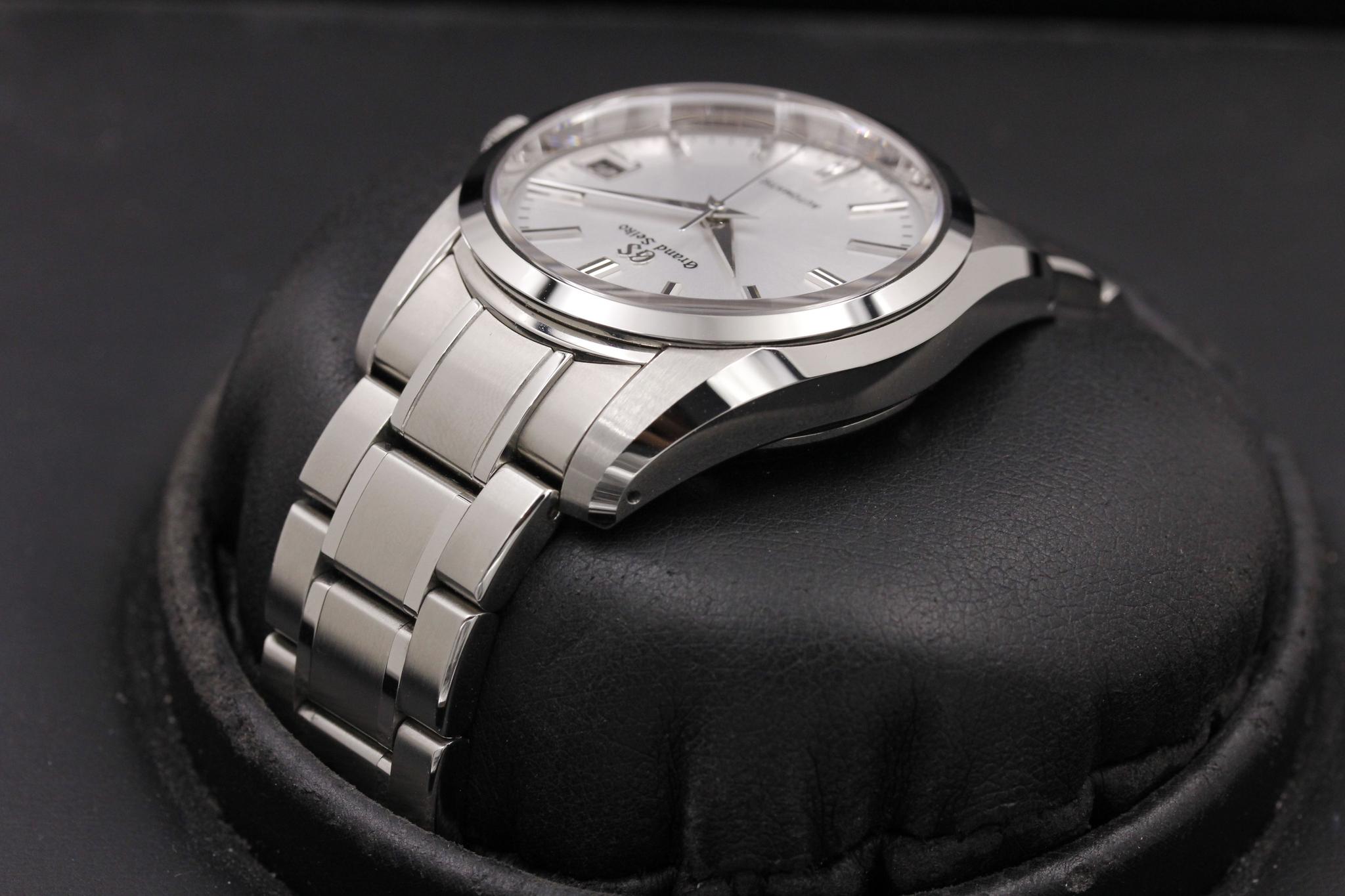 Watch Image 5