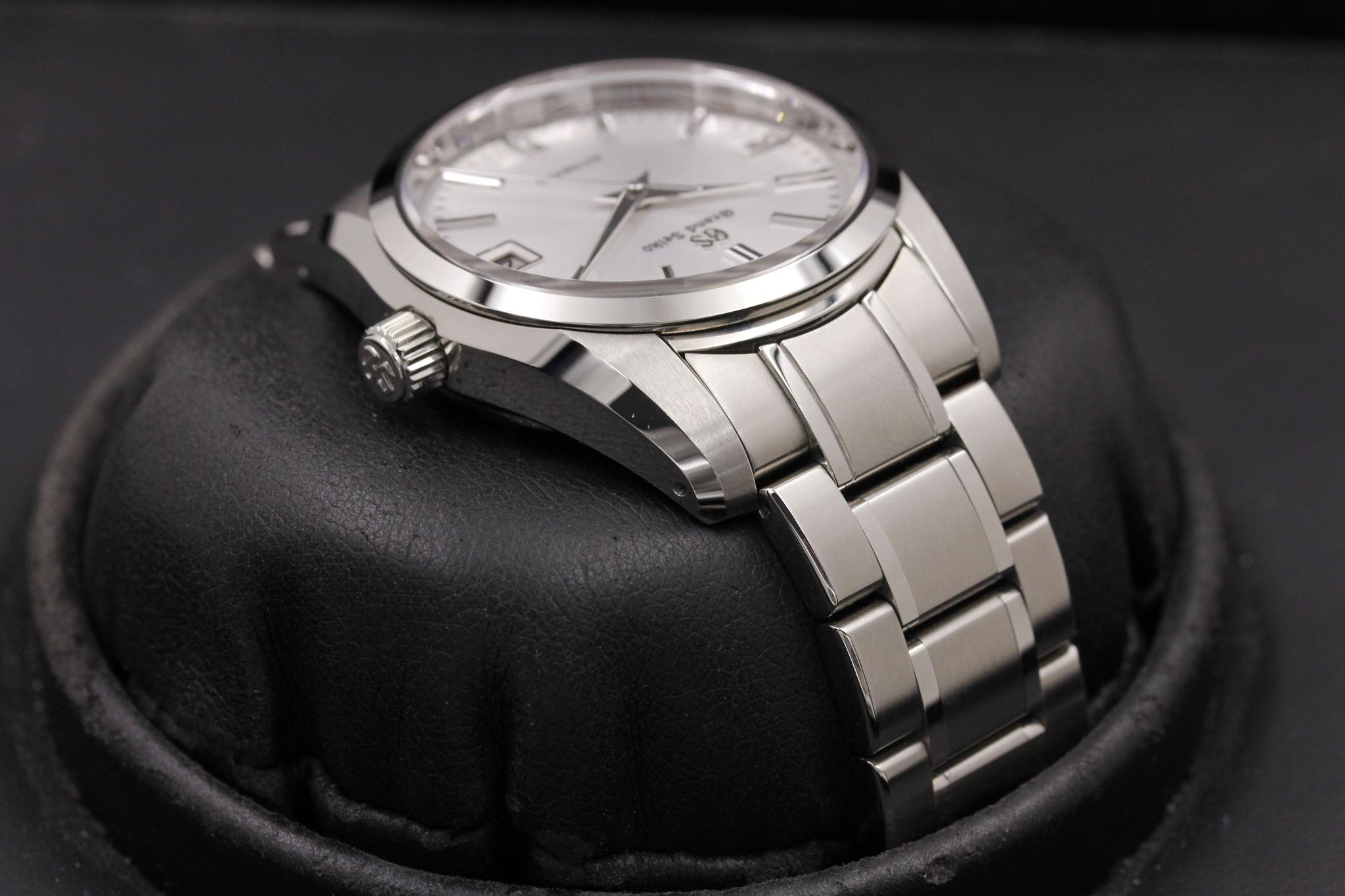 Watch Image 4