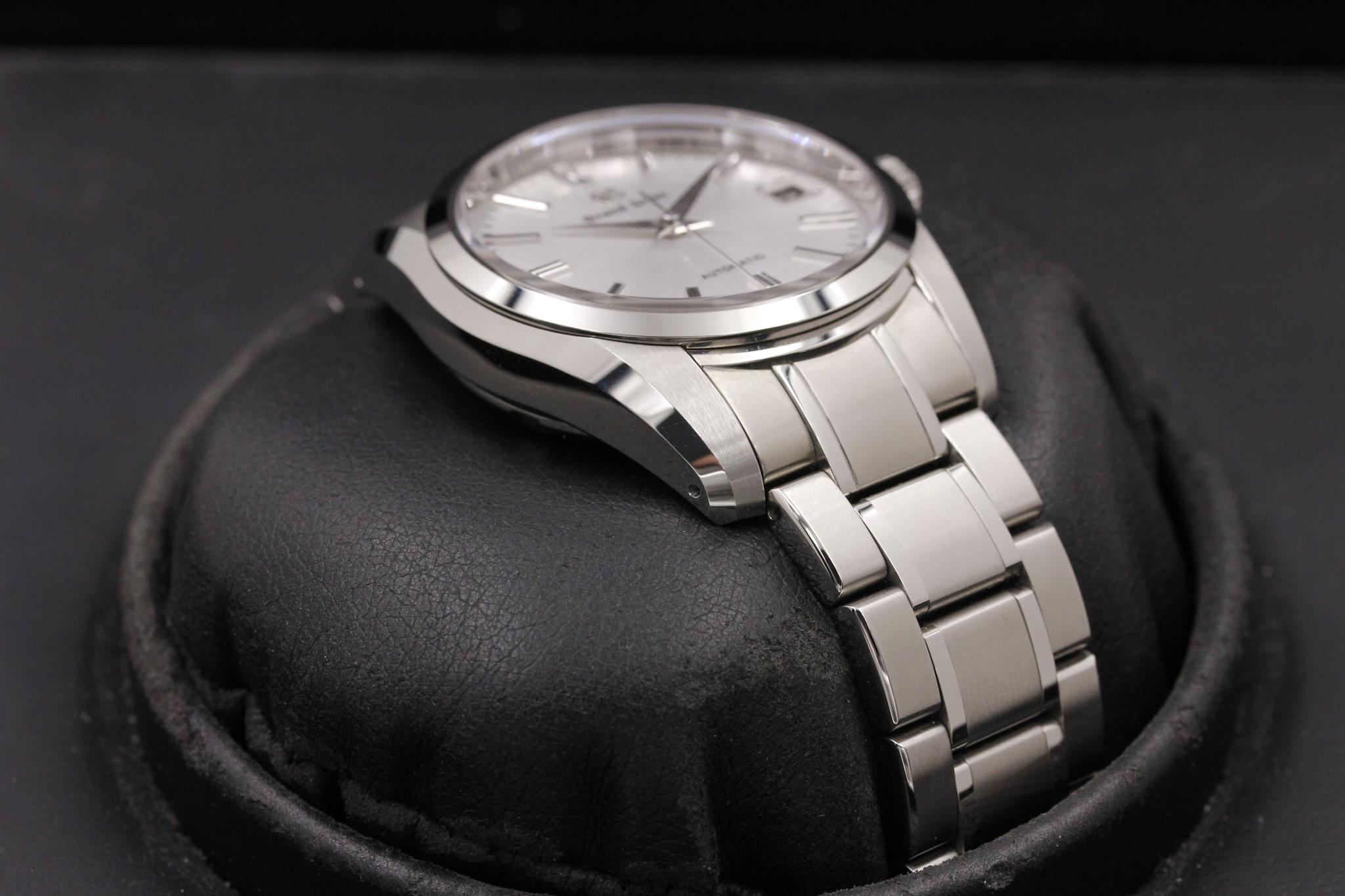 Watch Image 6