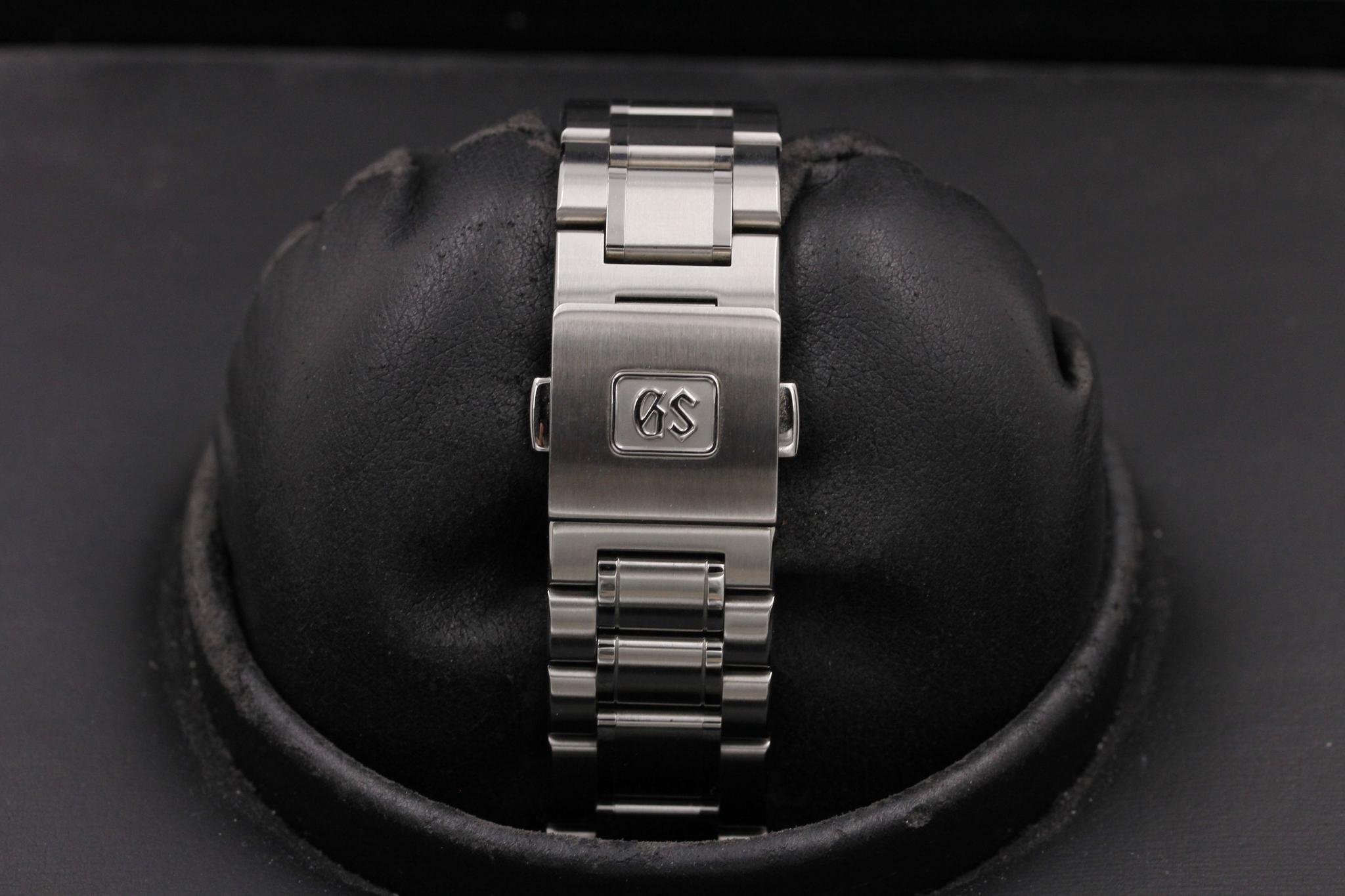 Watch Image 8