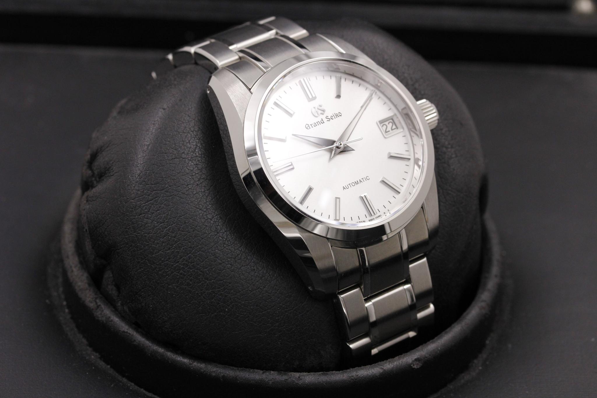 Watch Image 10