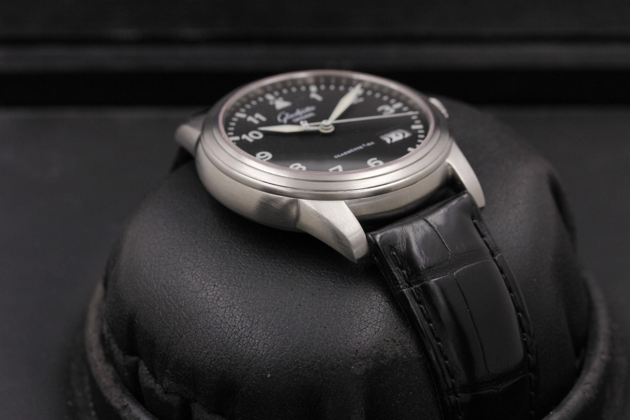 Watch Image 6
