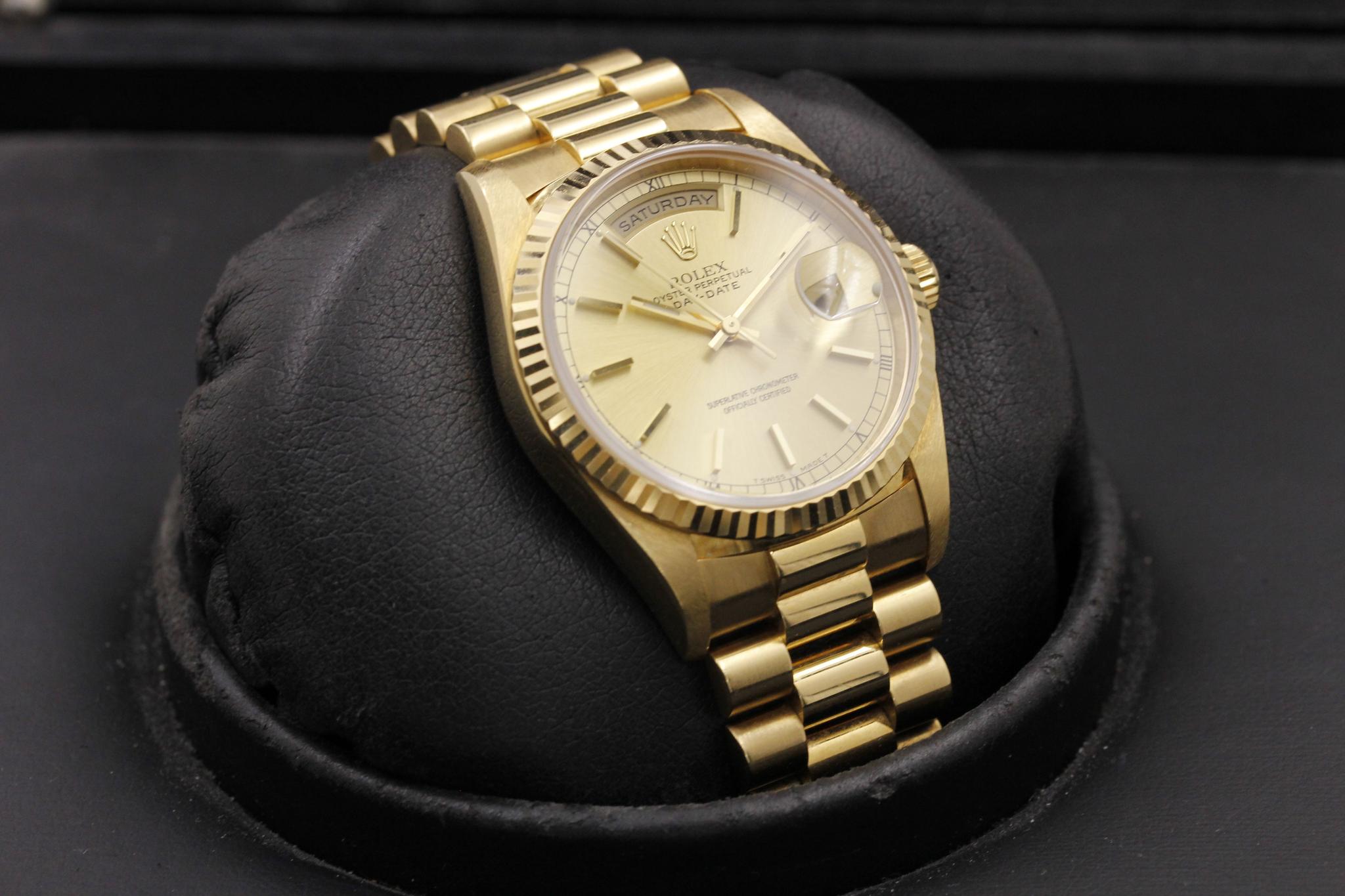 Watch Image 12