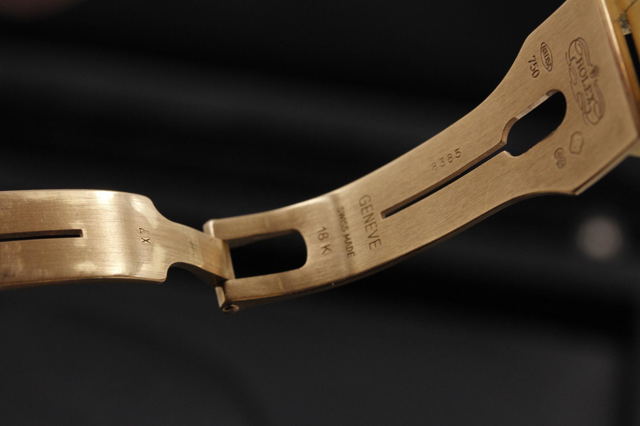 Watch Image 10