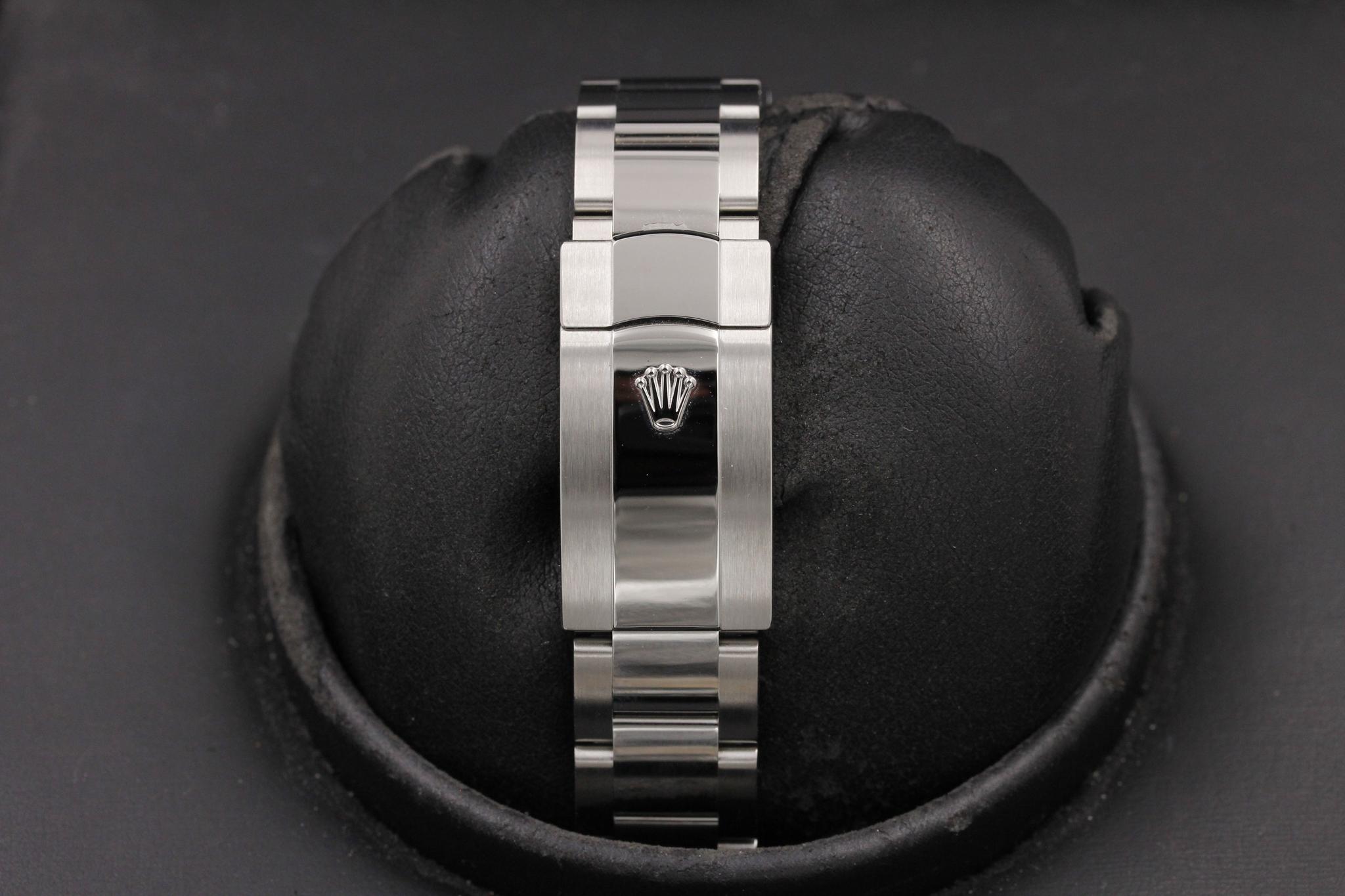 Watch Image 8
