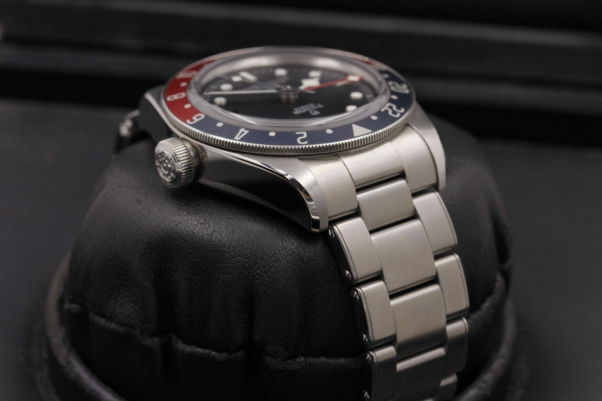 Watch Image 4