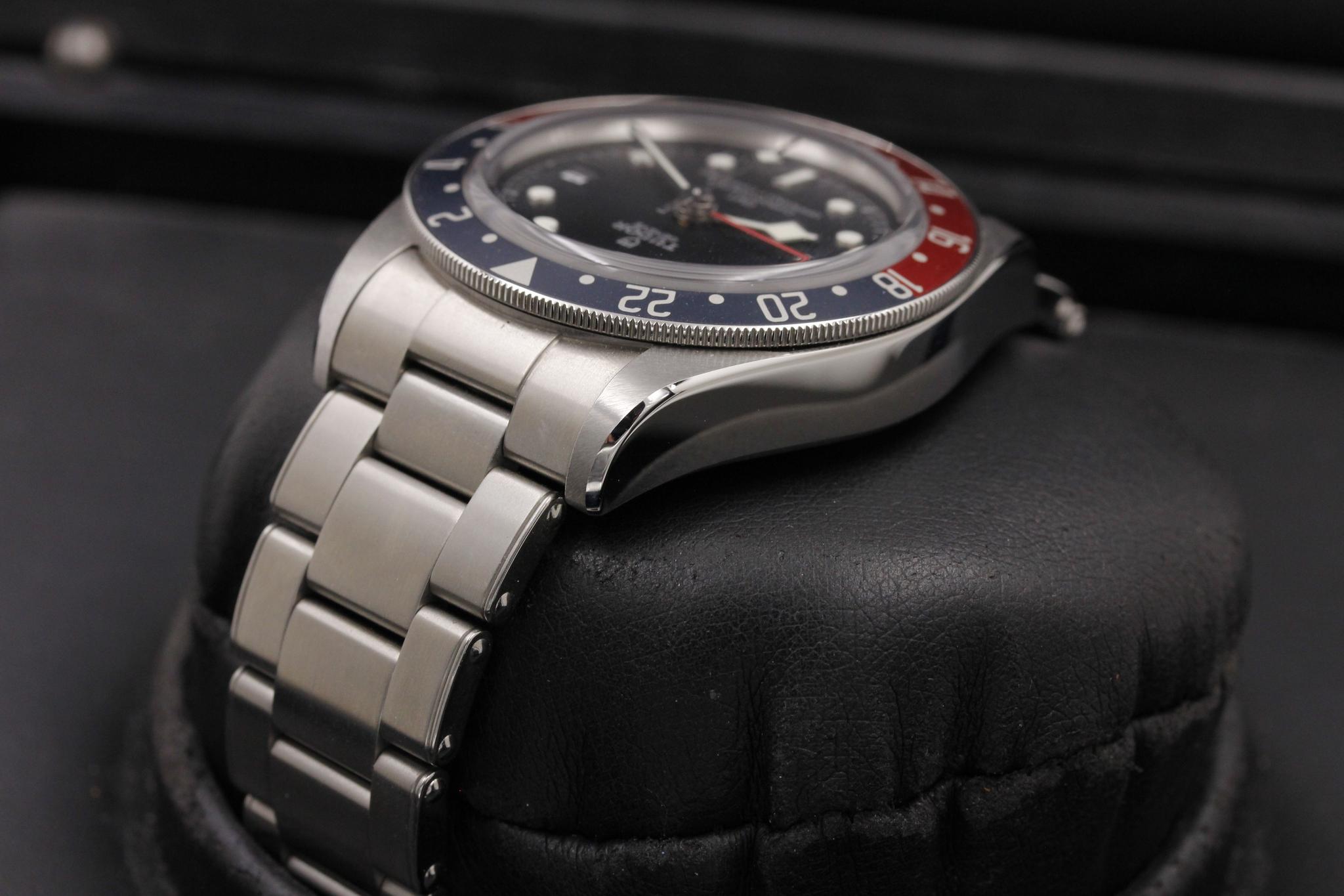 Watch Image 5