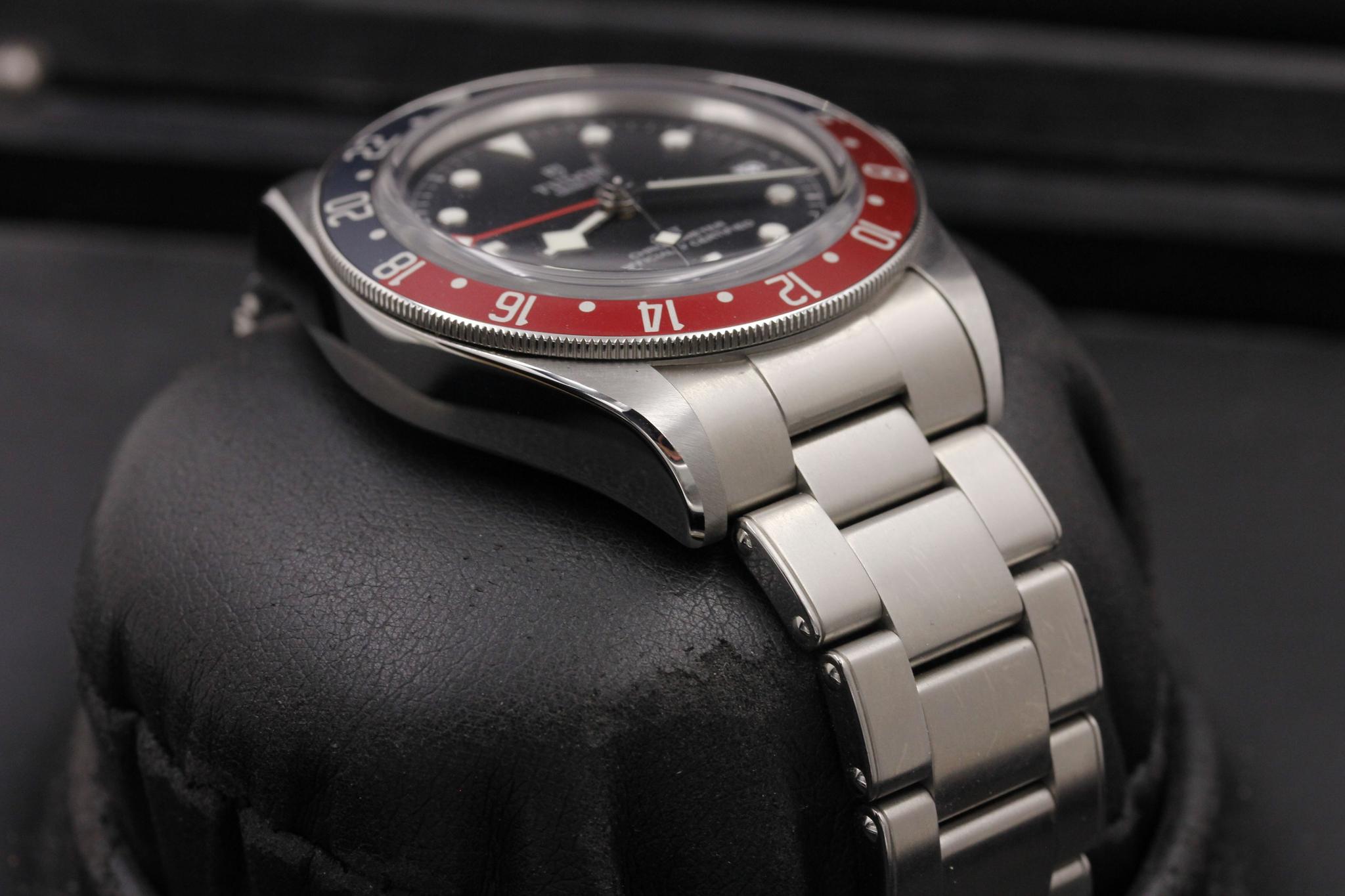 Watch Image 6