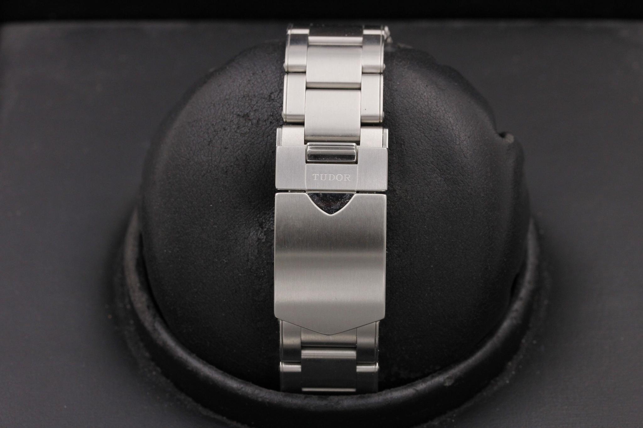 Watch Image 8