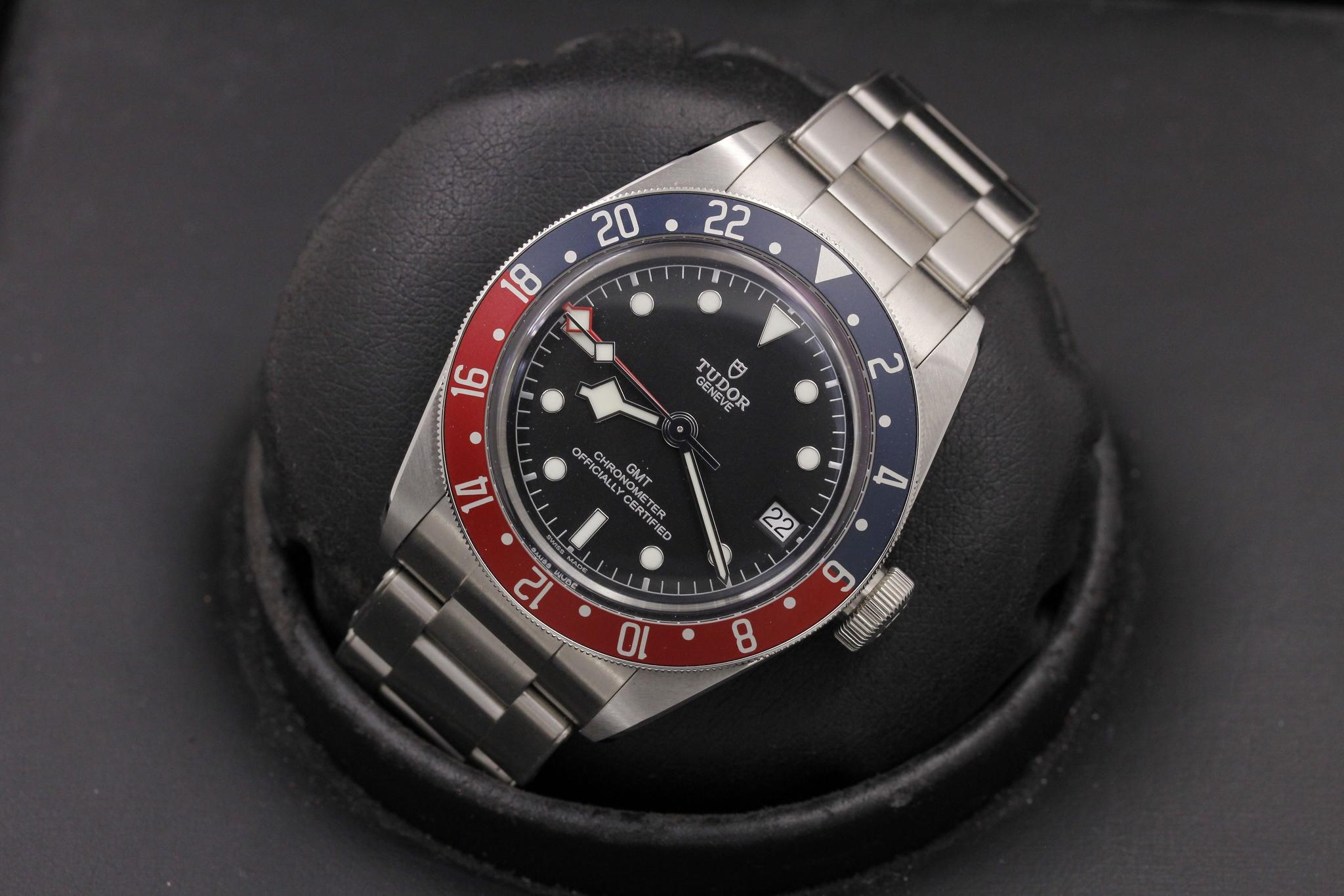 Watch Image 9