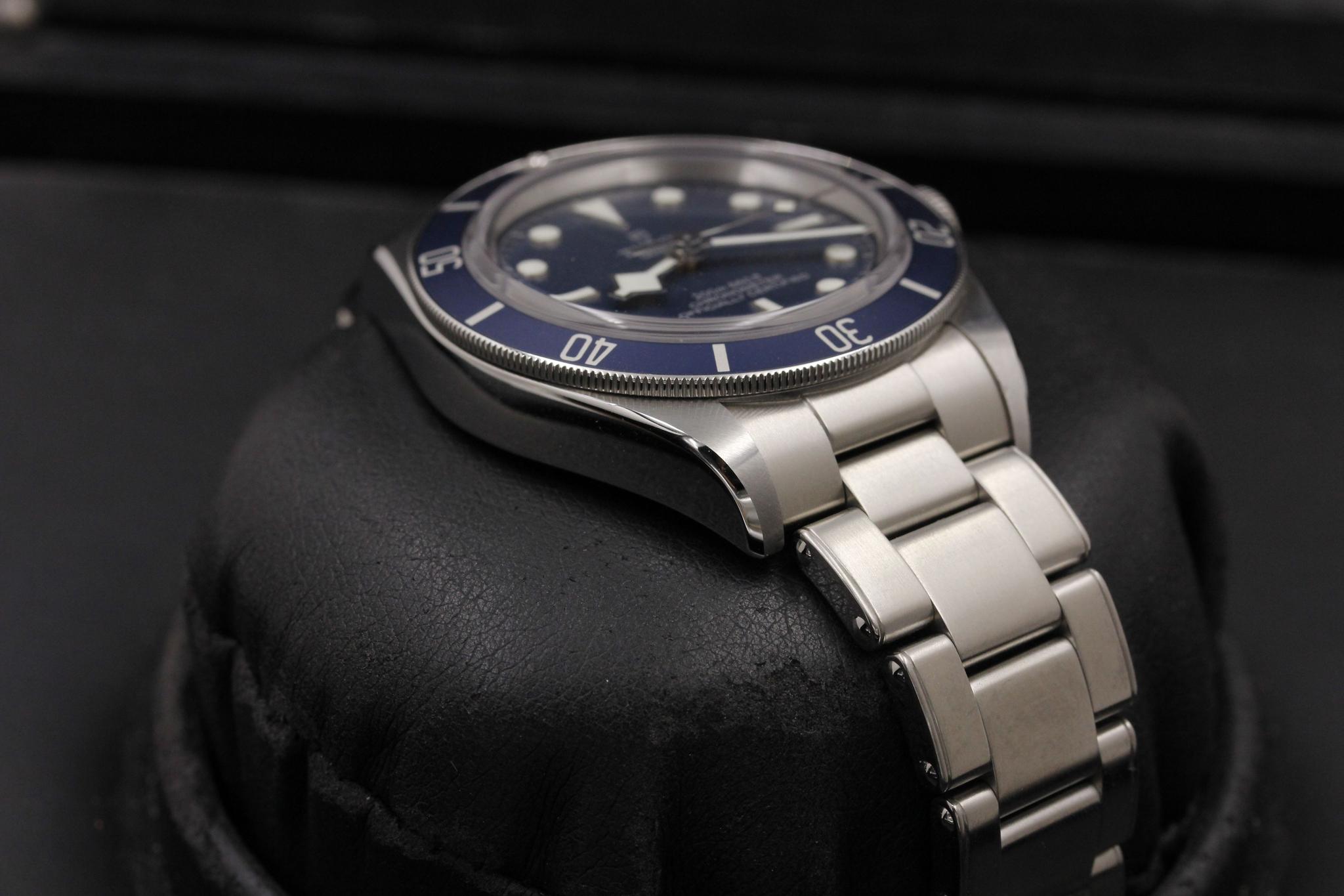 Watch Image 6