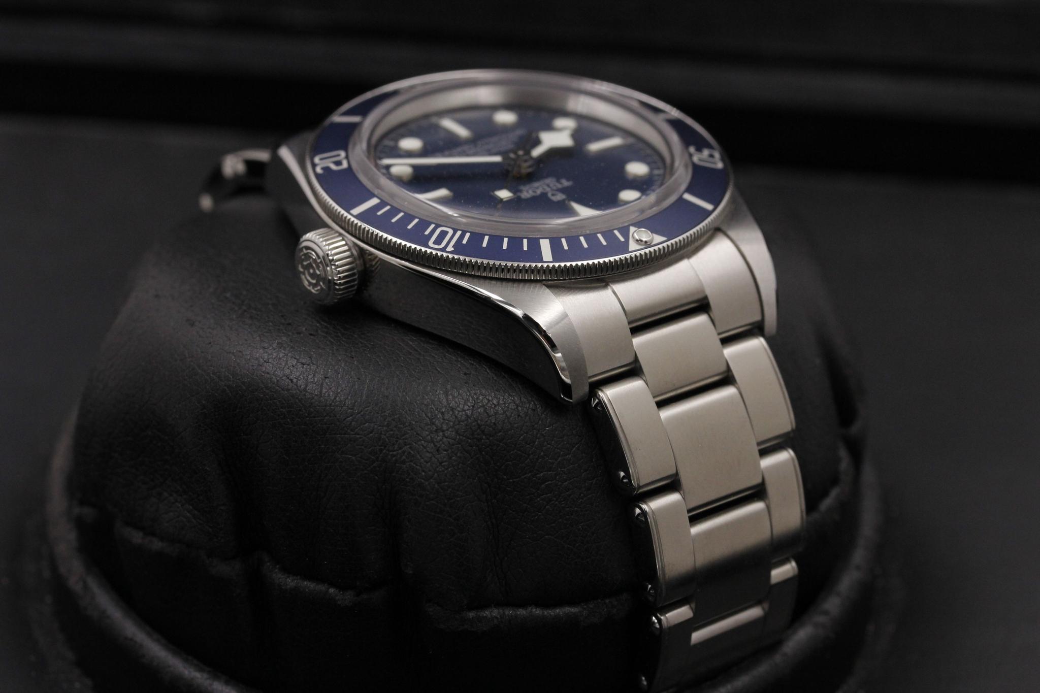 Watch Image 4
