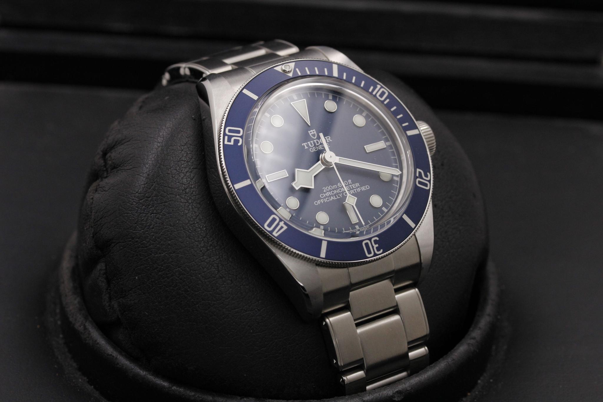 Watch Image 10