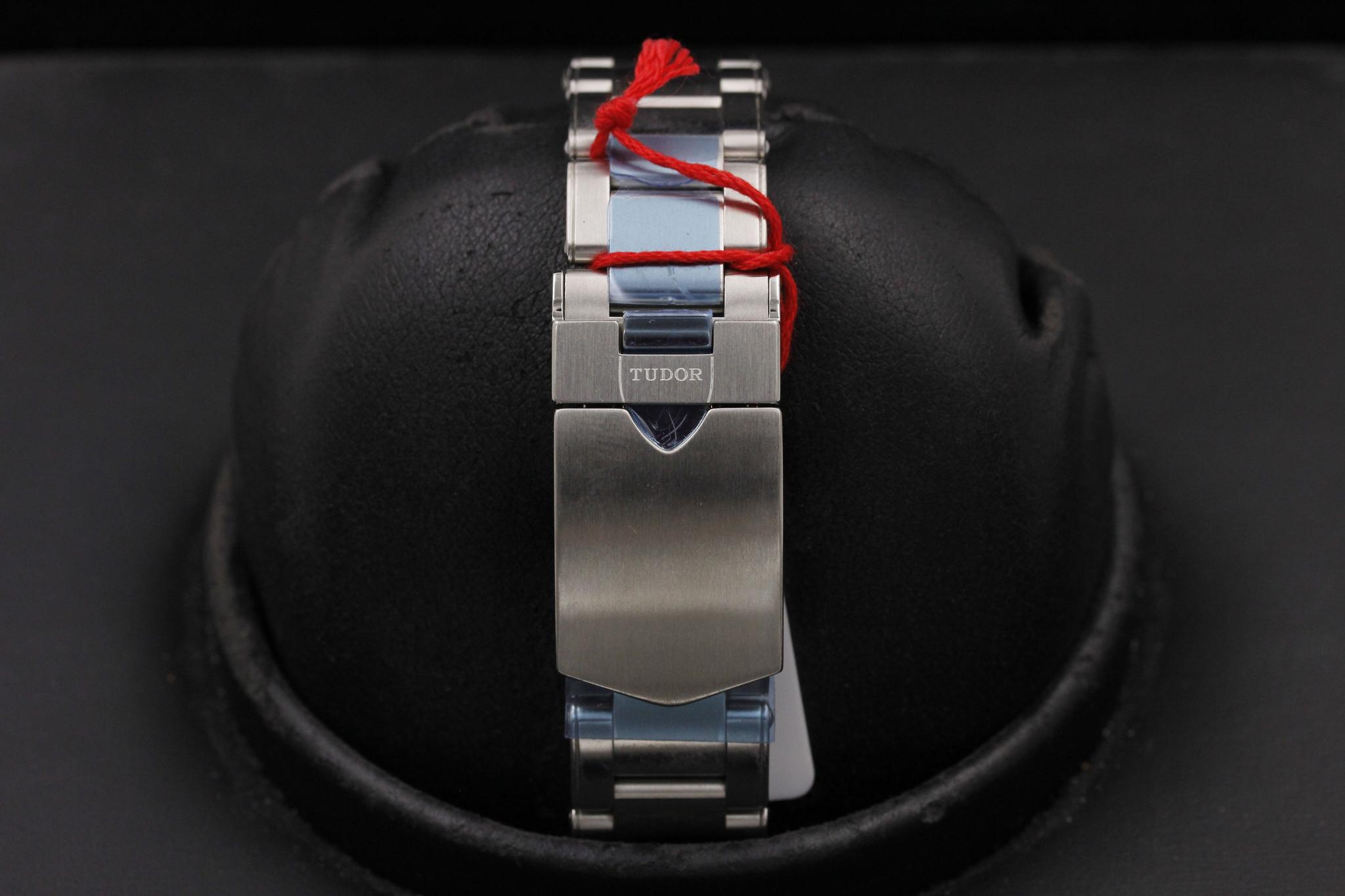 Watch Image 8