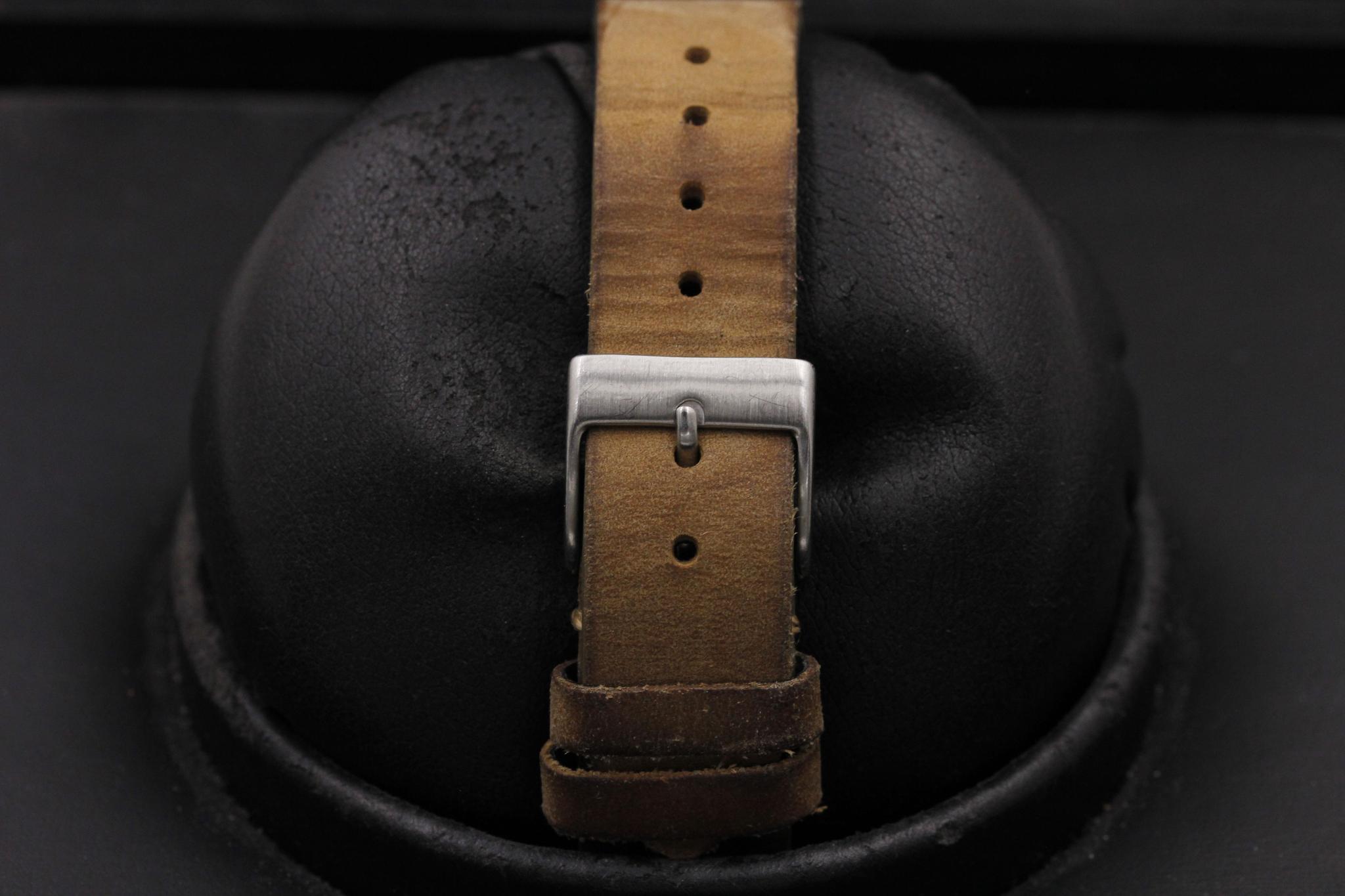 Watch Image 9