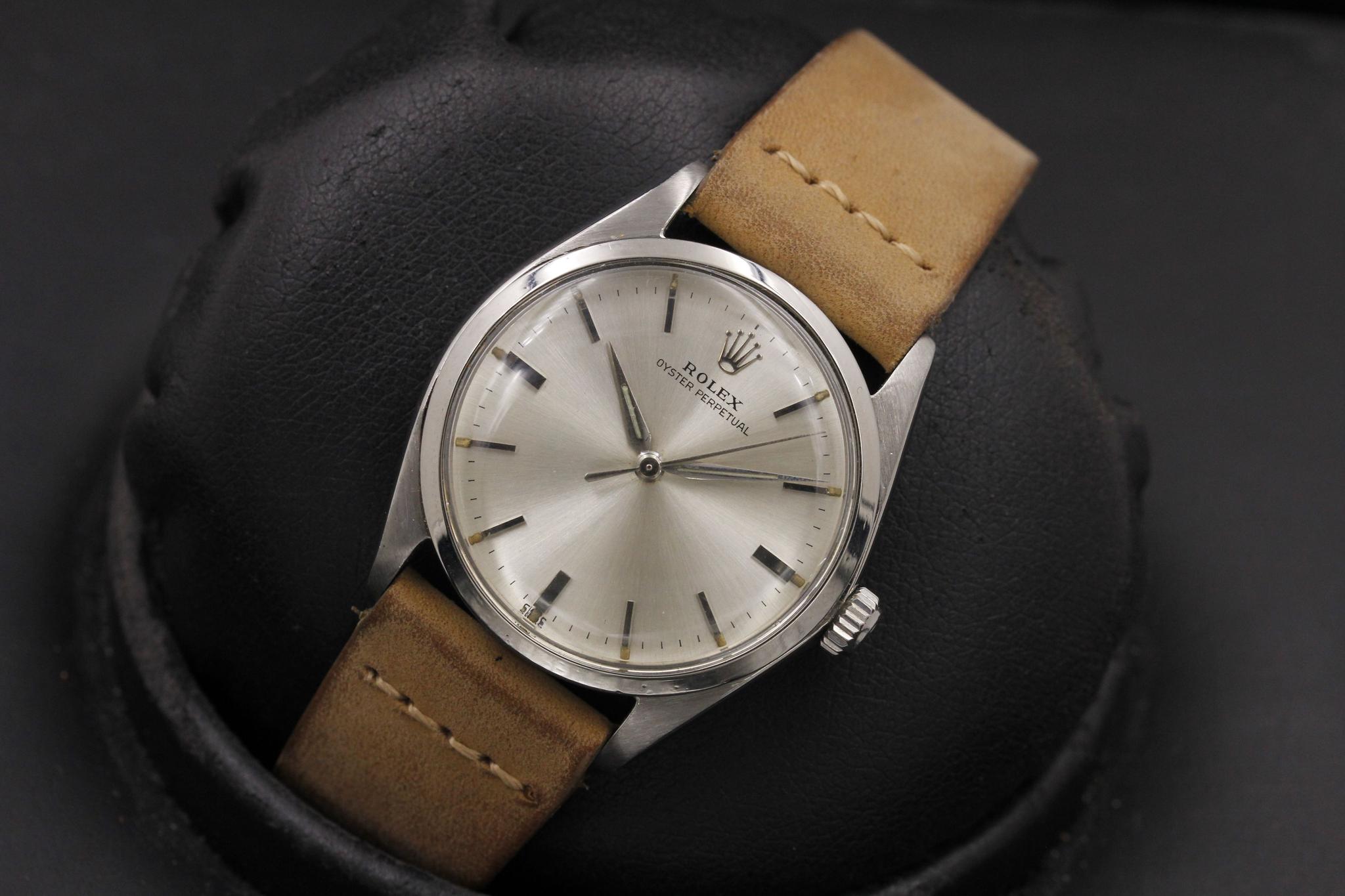 Watch Image 12