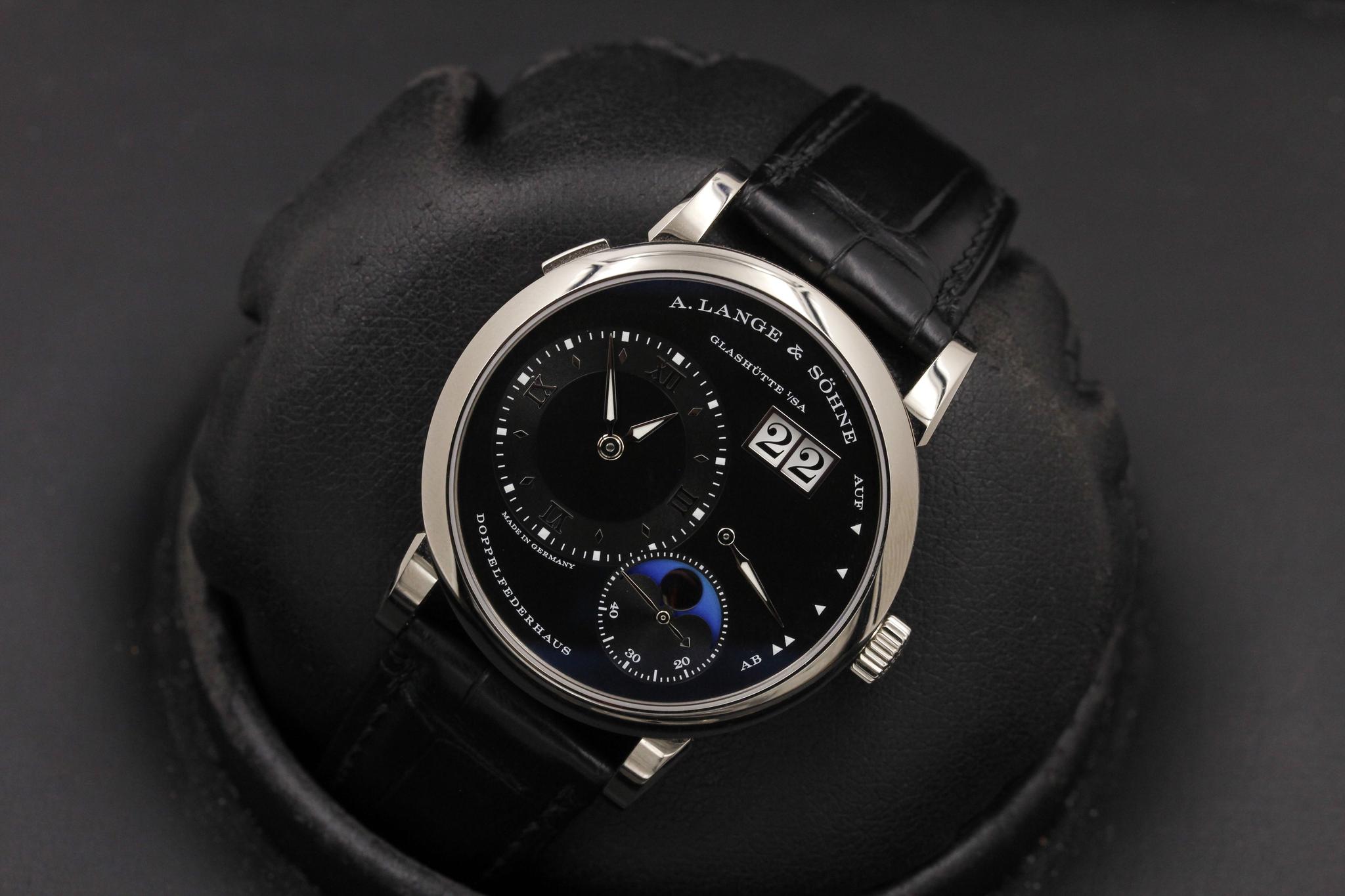 Watch Image 10