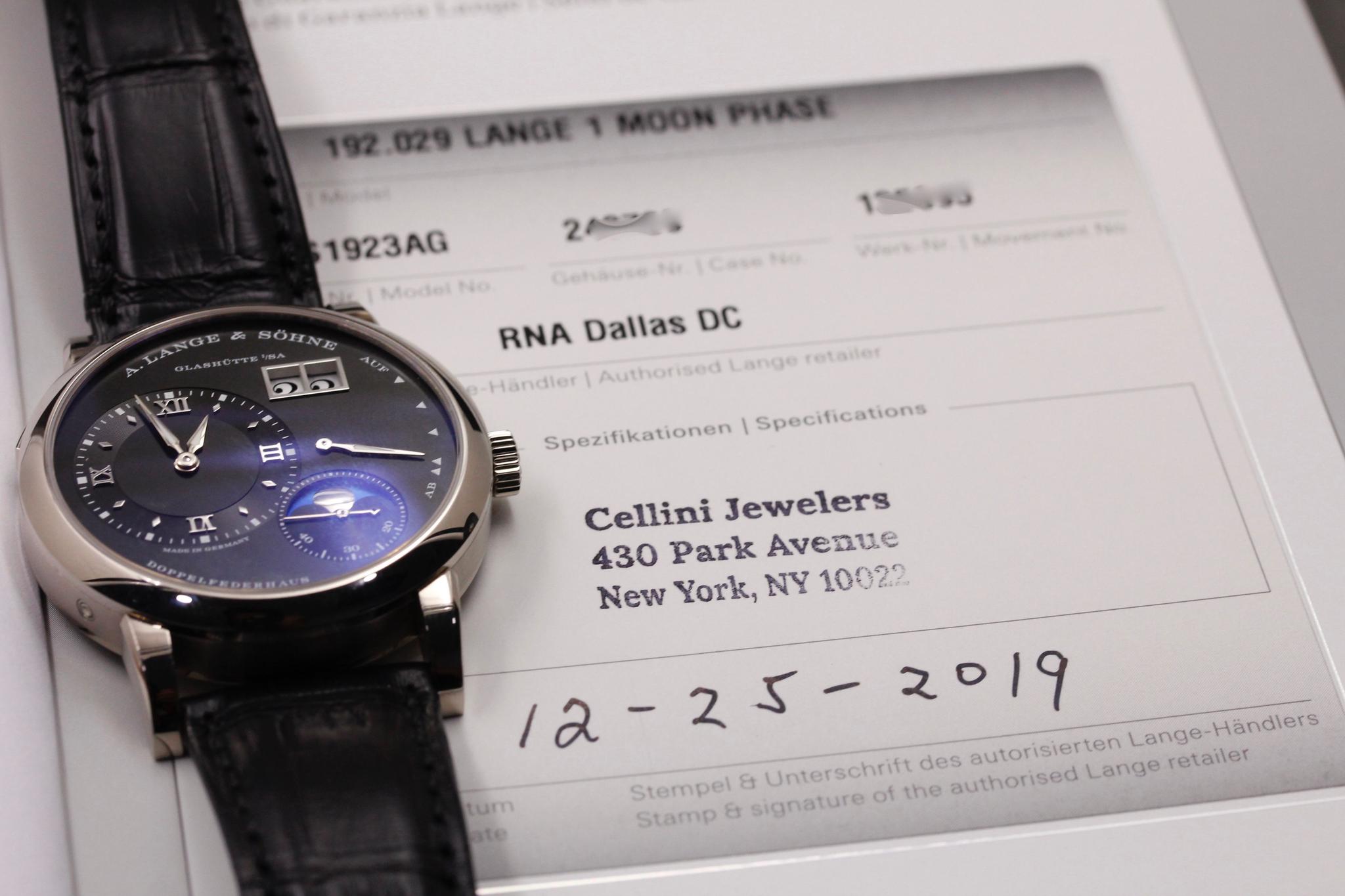 Watch Image 12
