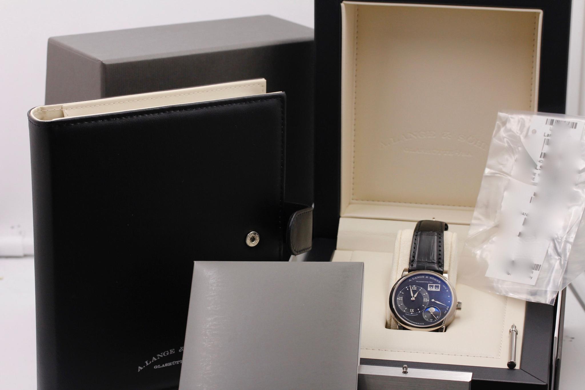 Watch Image 13