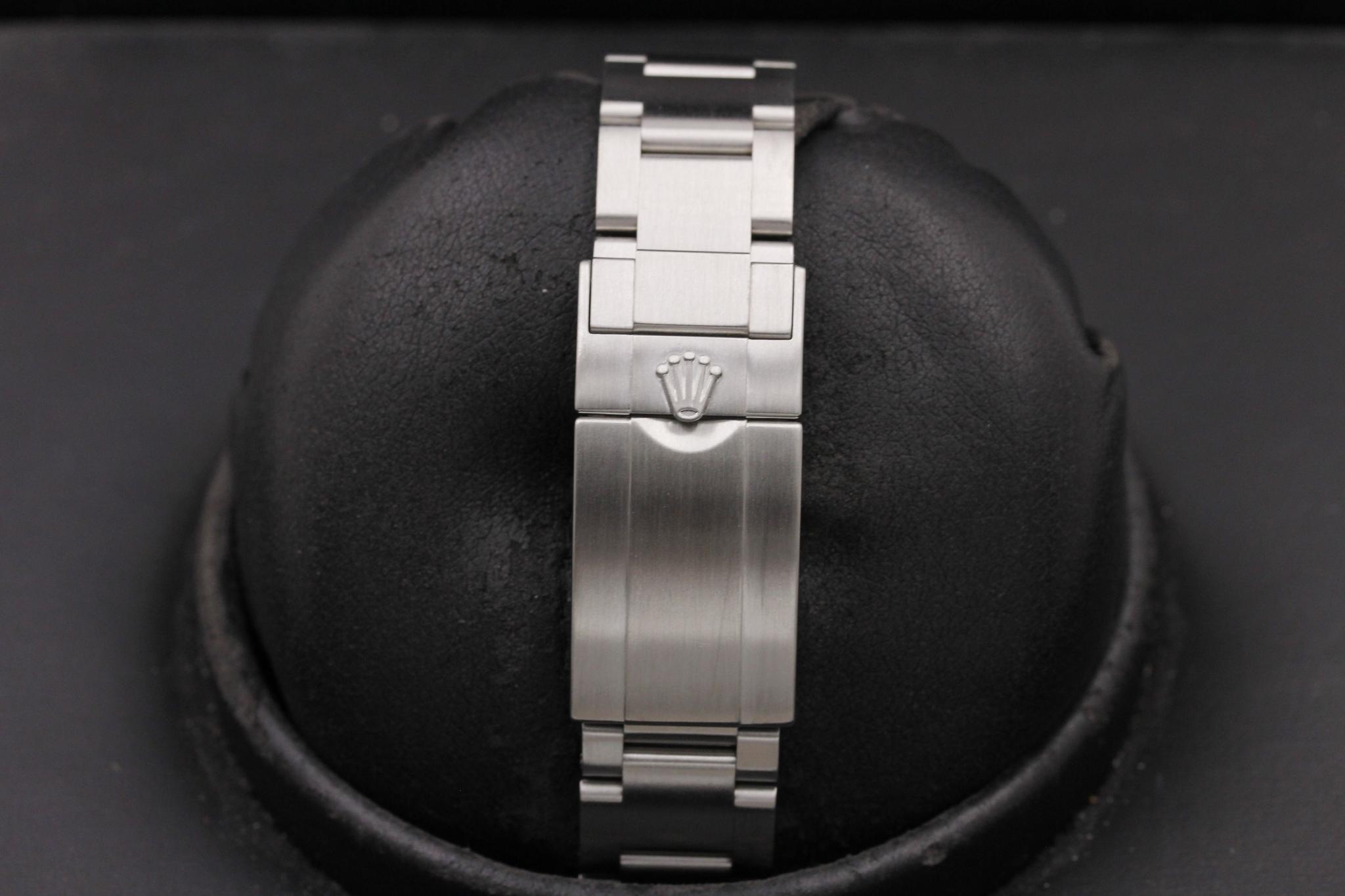 Watch Image 8