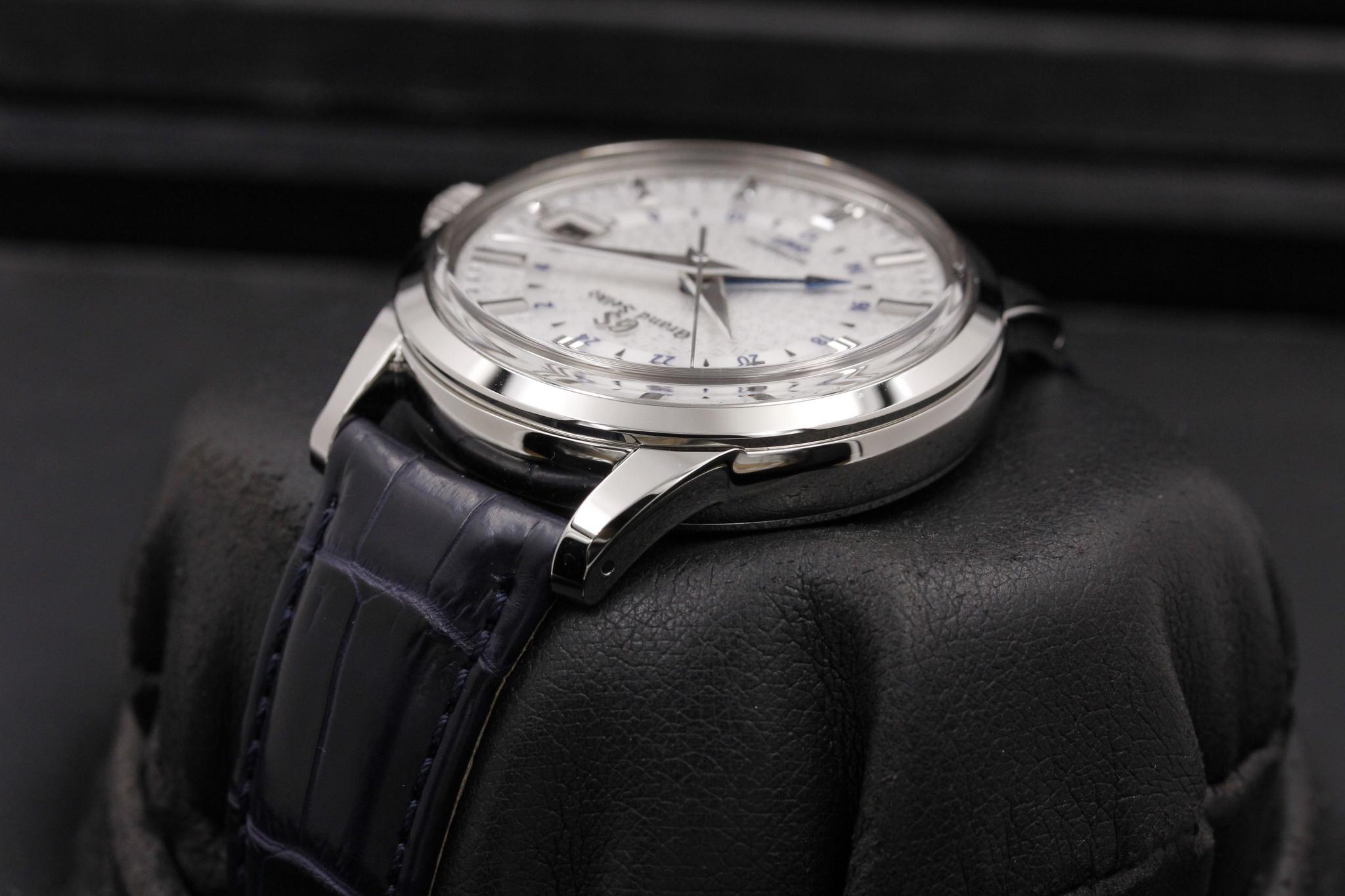 Watch Image 5