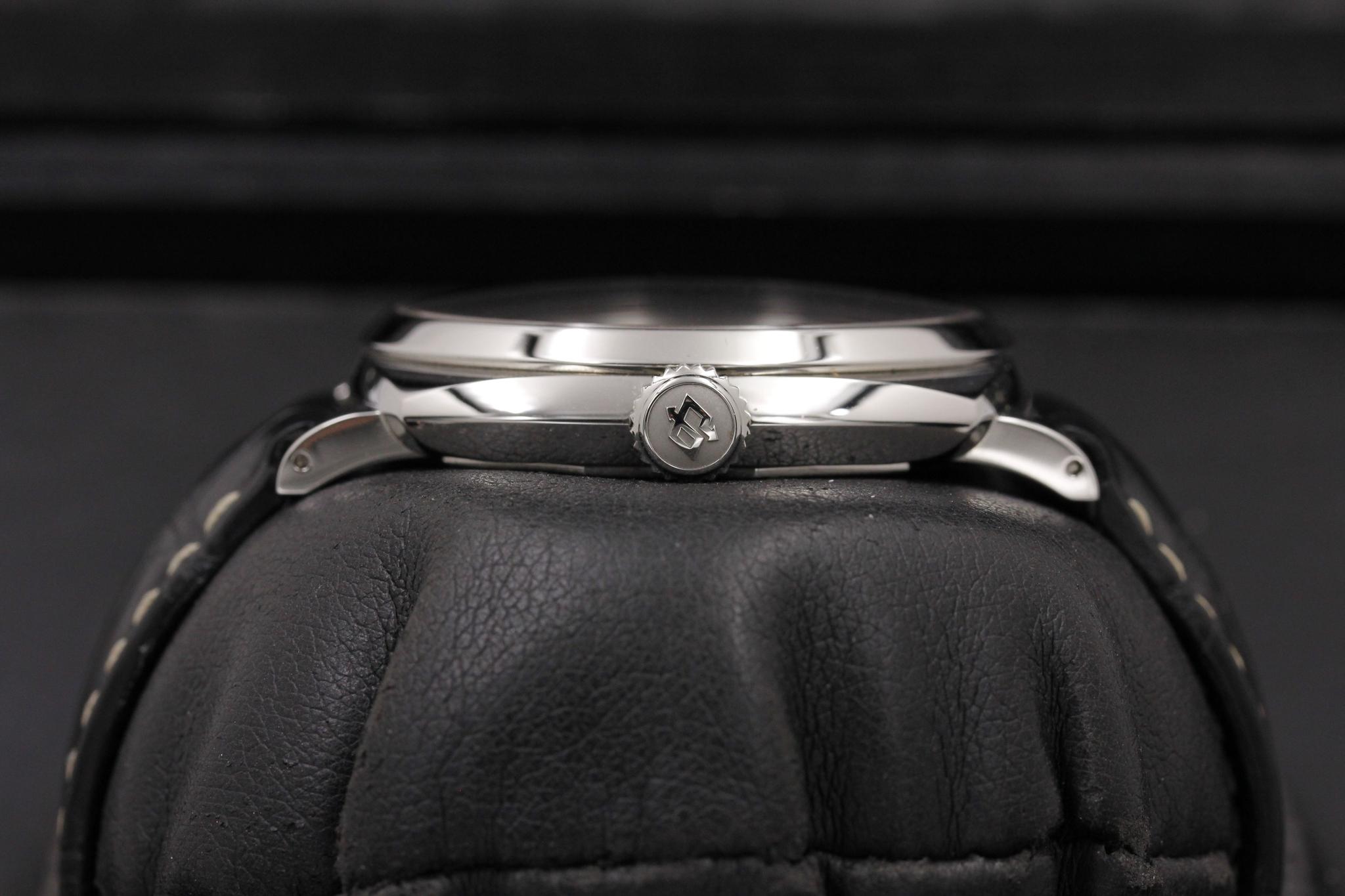 Watch Image 3