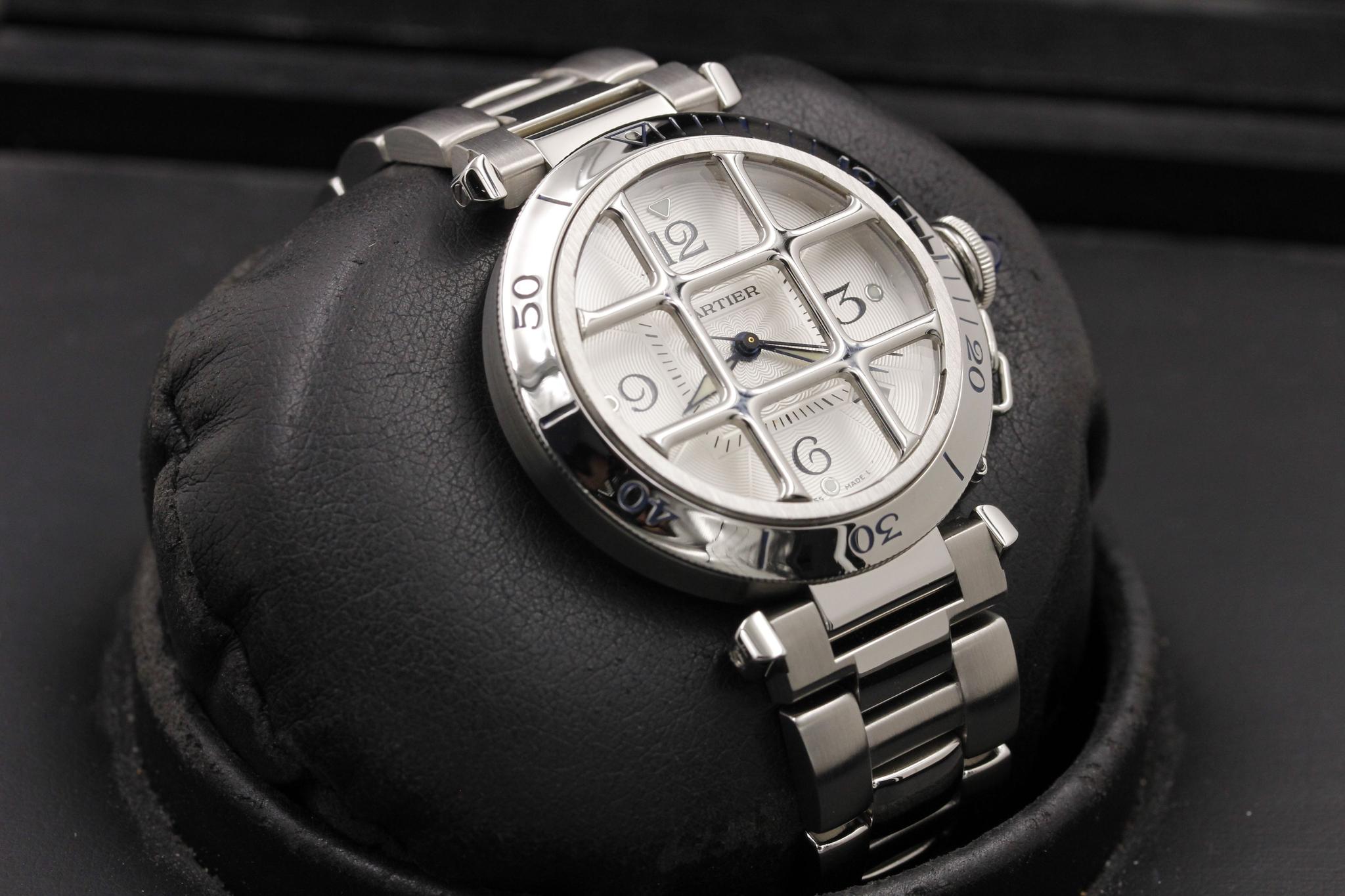 Watch Image 10