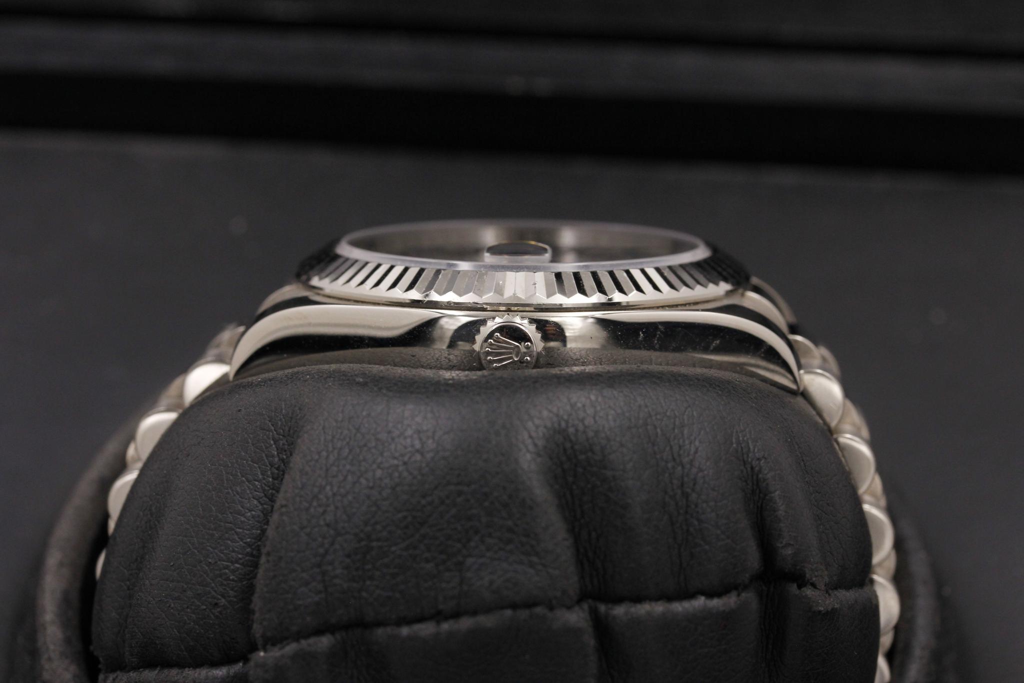 Watch Image 3