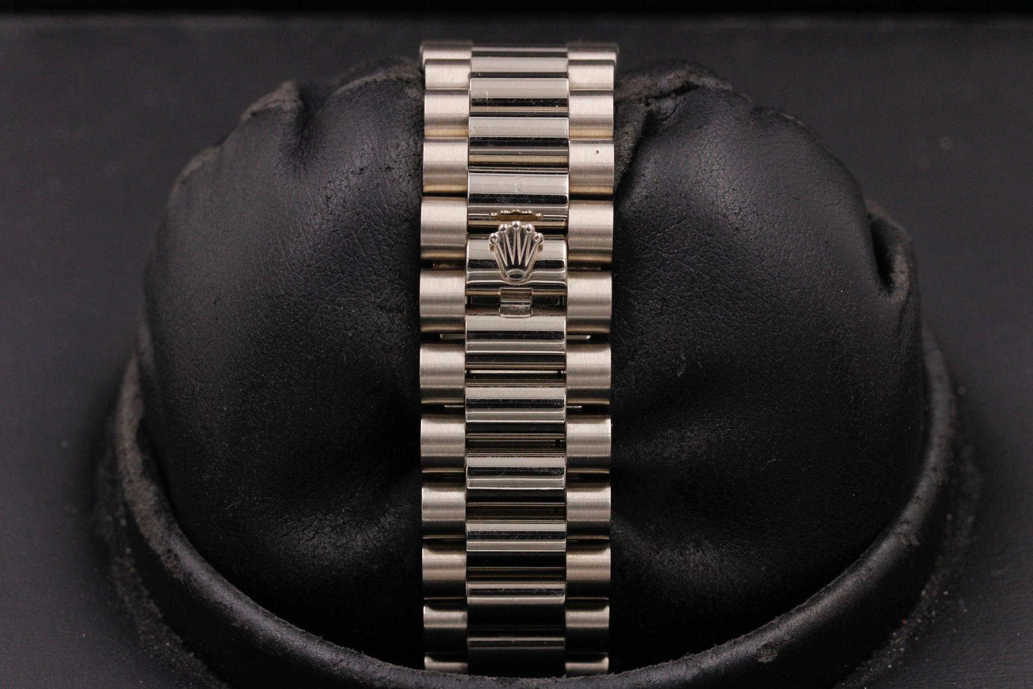 Watch Image 10