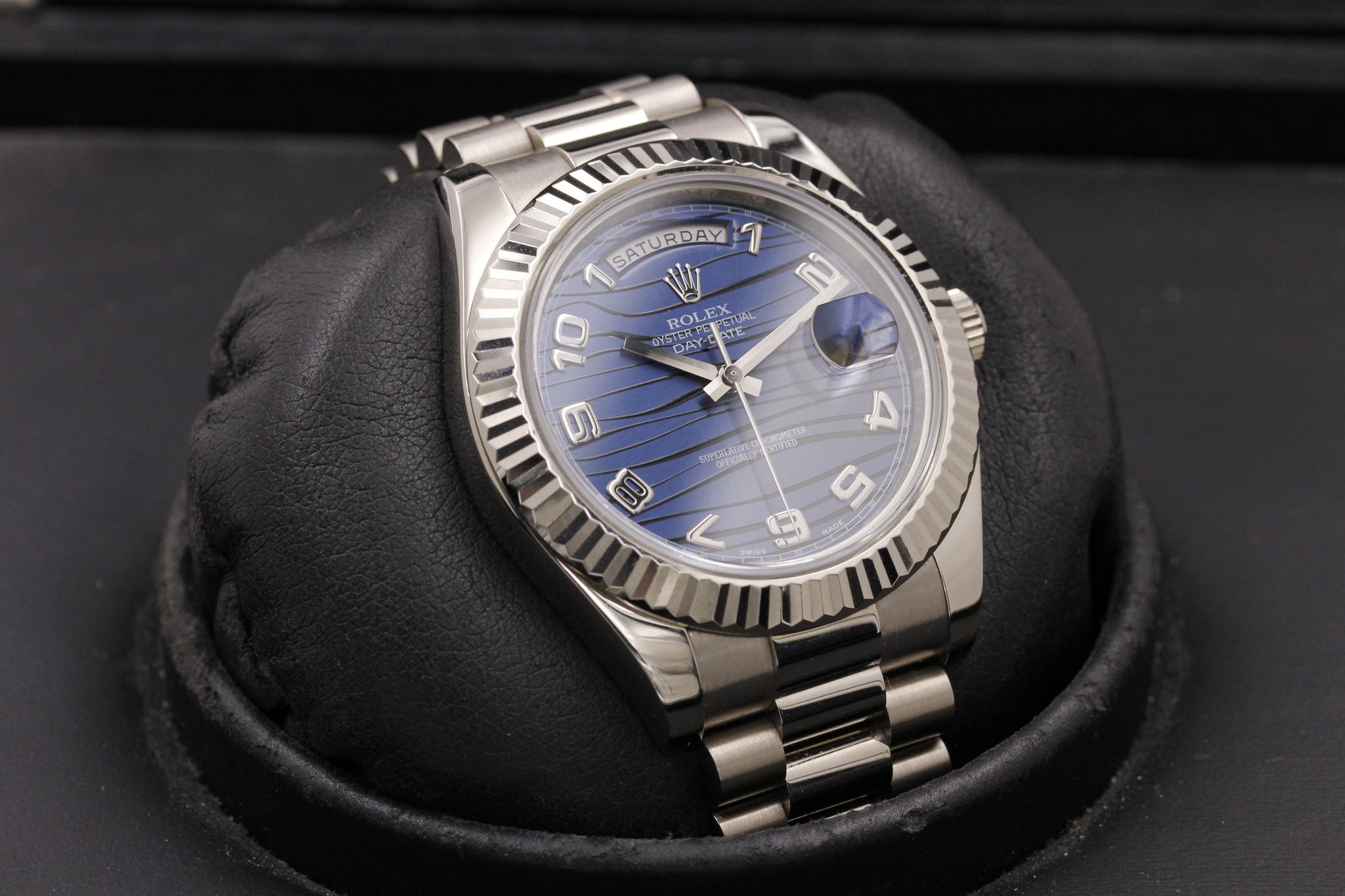 Watch Image 12