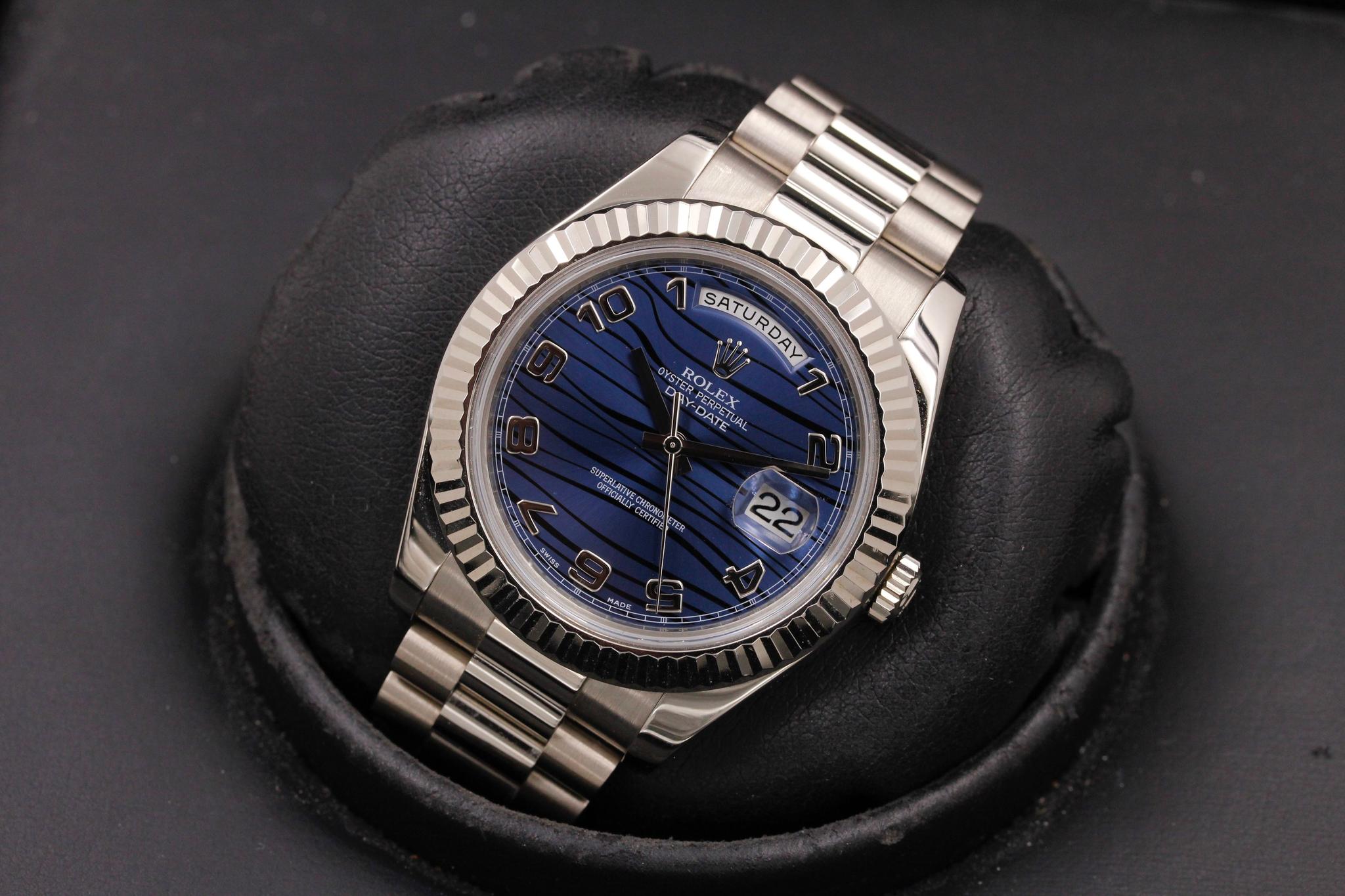 Watch Image 11