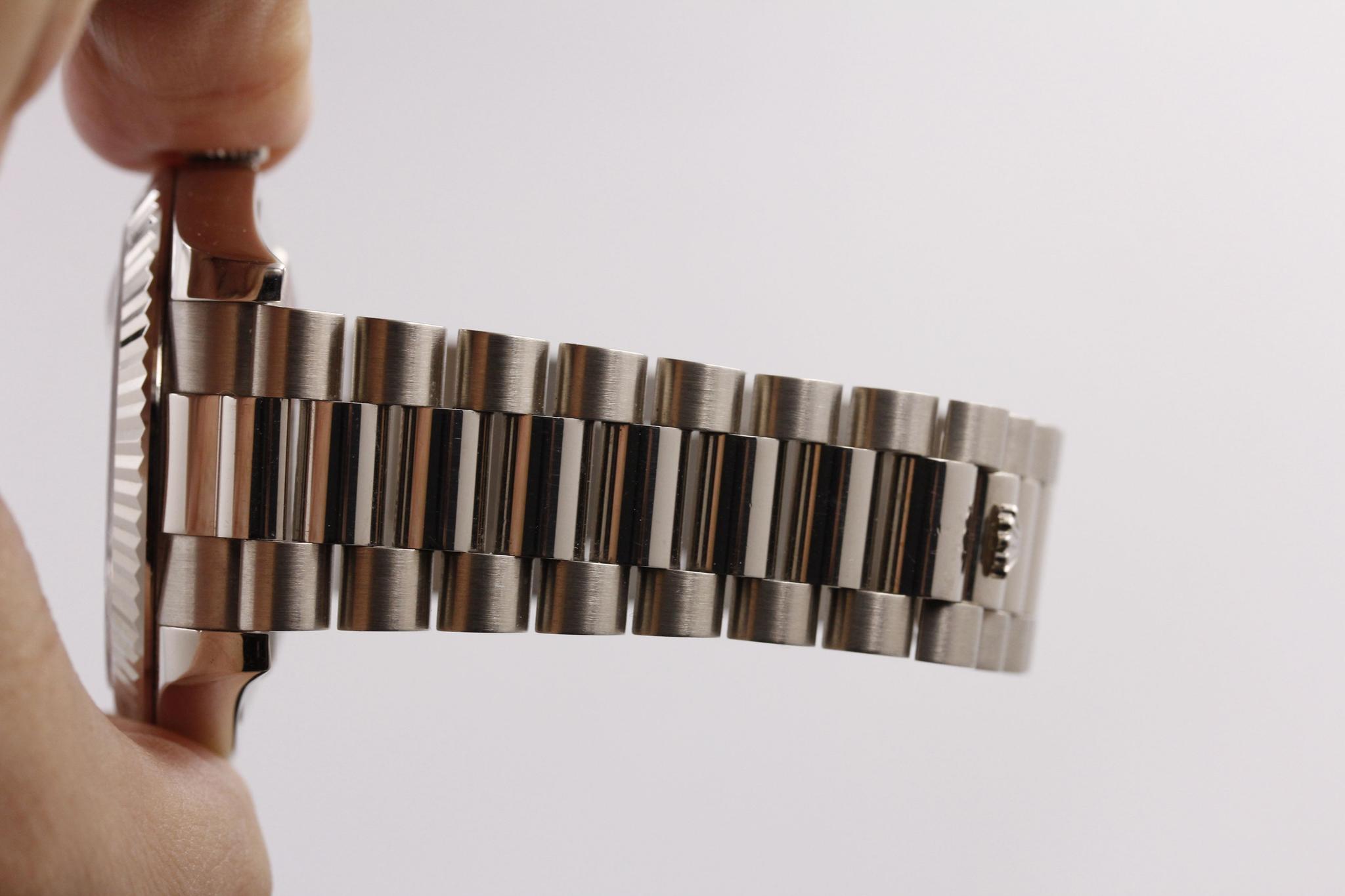 Watch Image 9