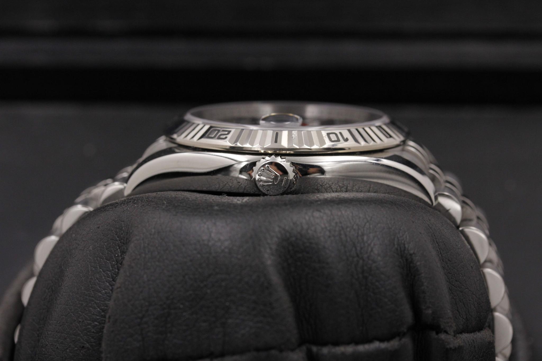 Watch Image 3