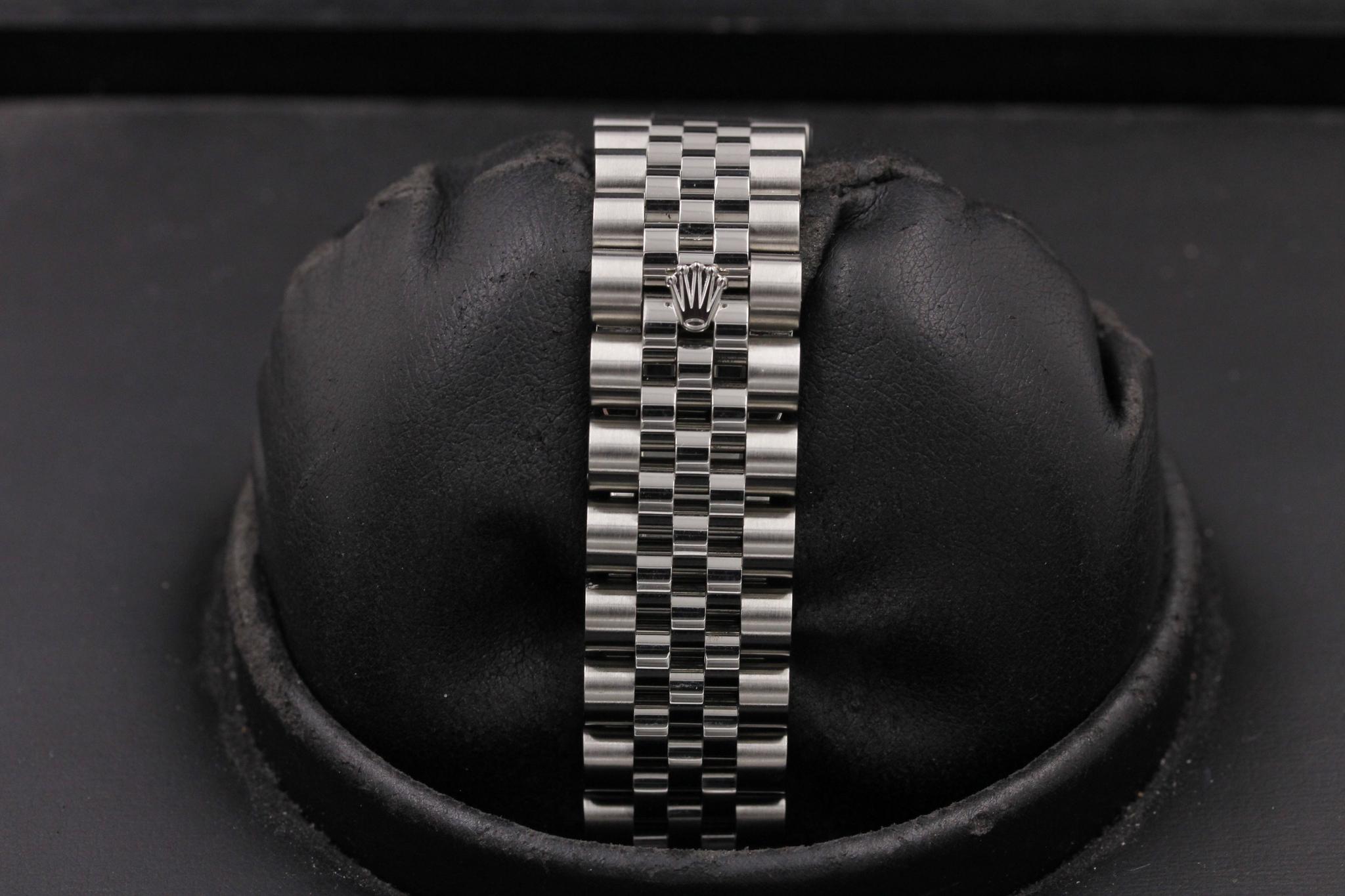 Watch Image 9