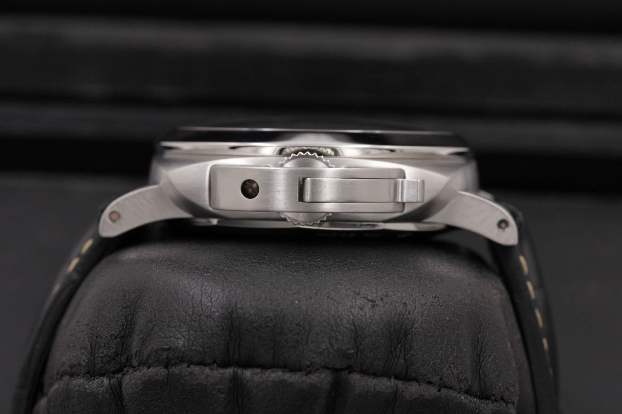 Watch Image 3