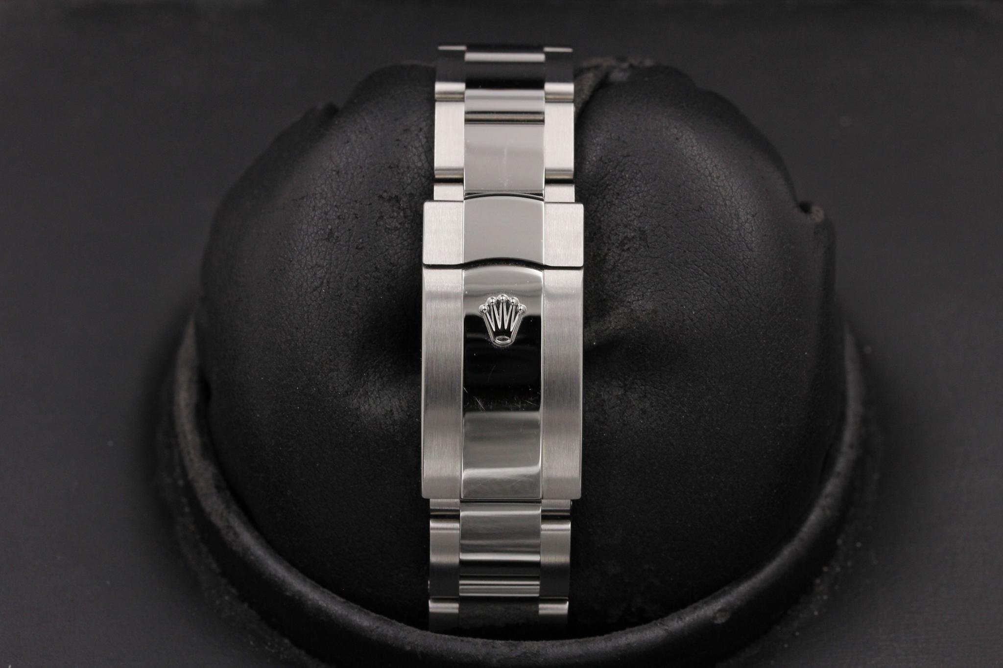 Watch Image 9