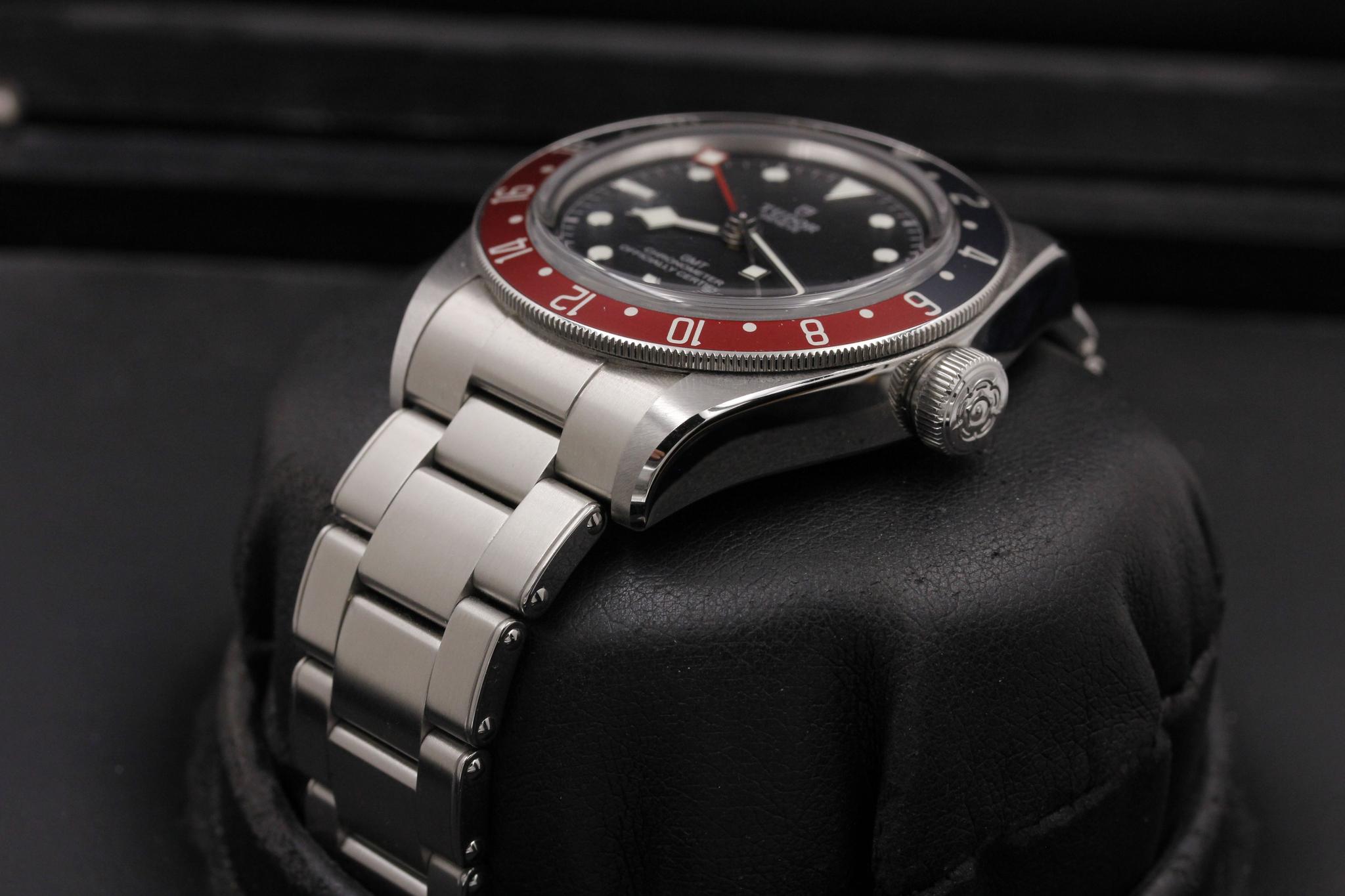Watch Image 2