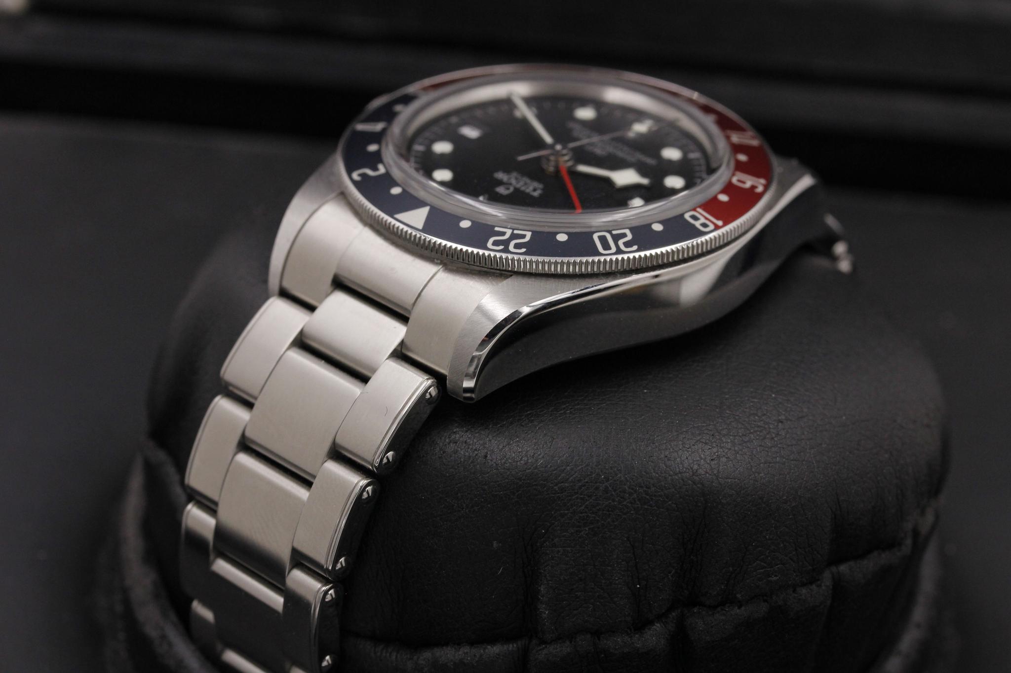 Watch Image 5