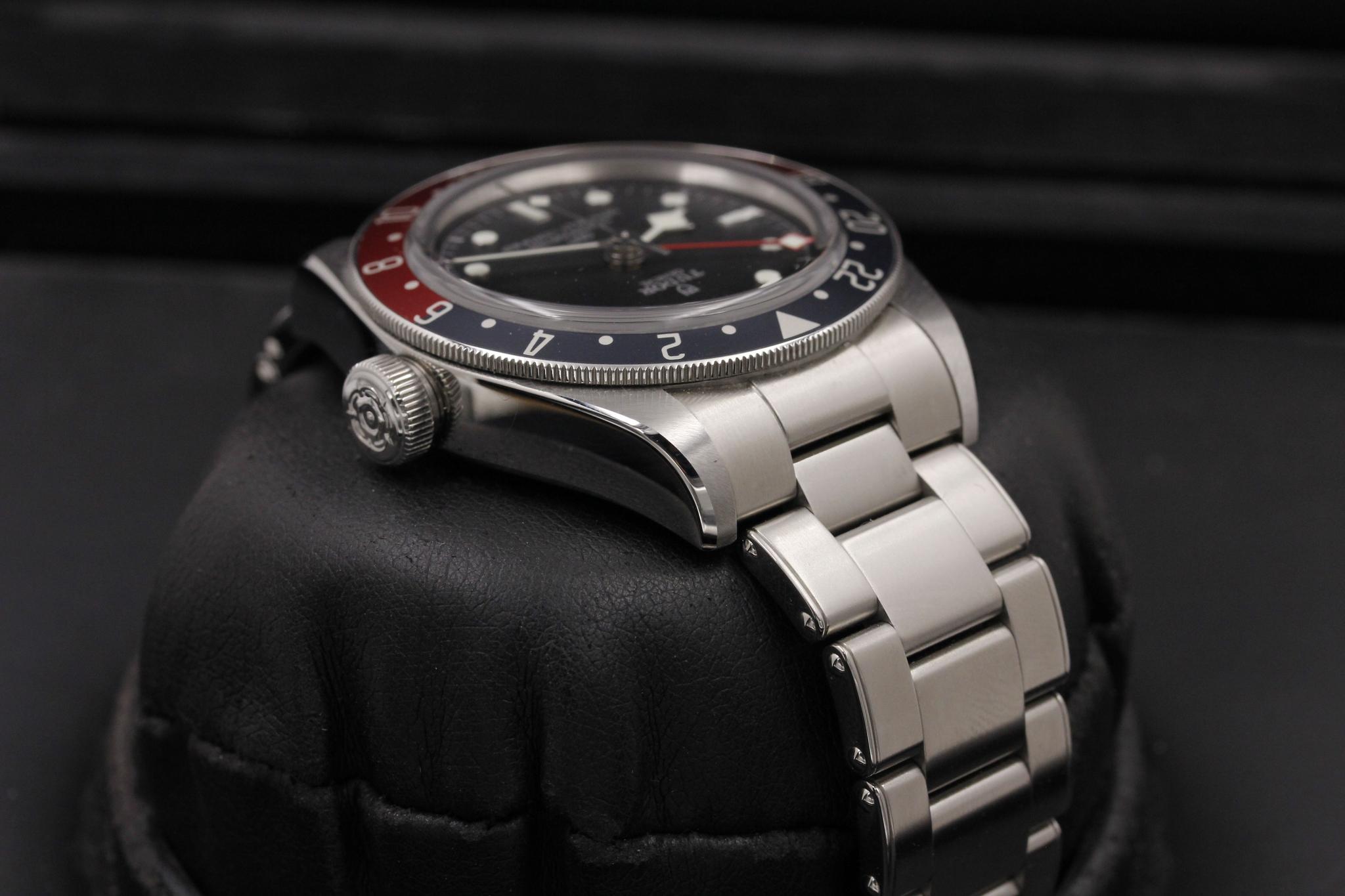 Watch Image 4