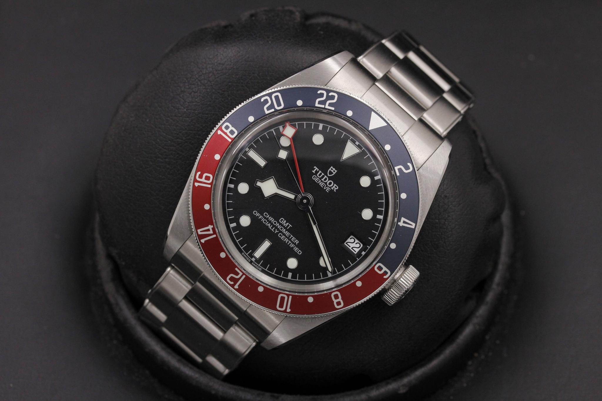 Watch Image 9