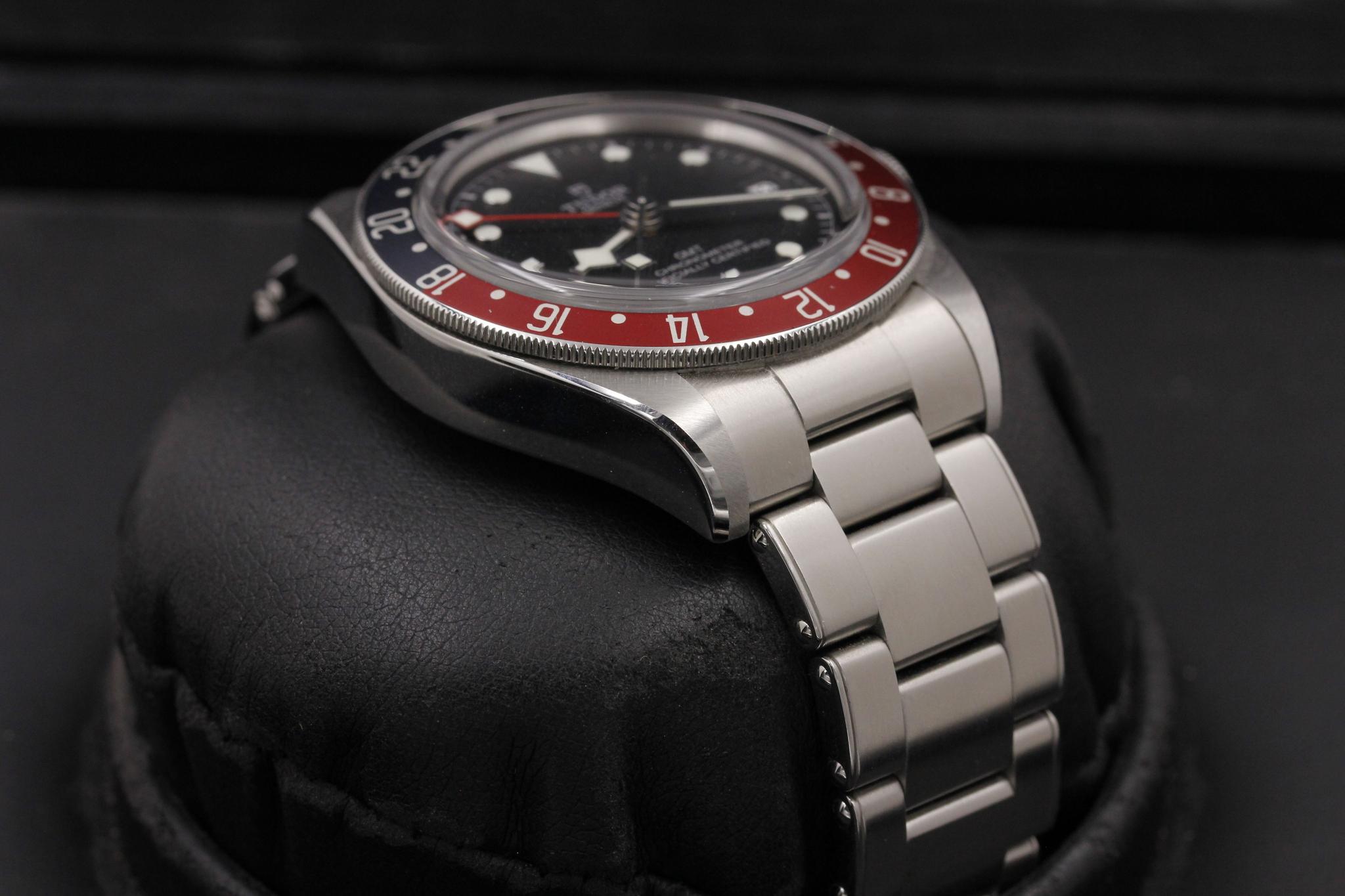 Watch Image 6