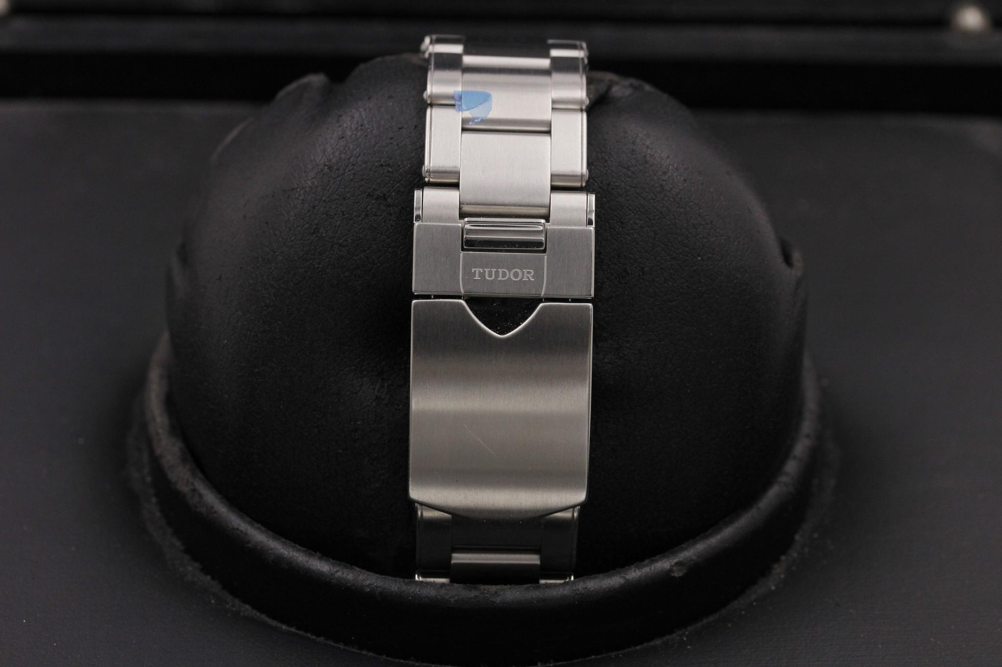 Watch Image 8