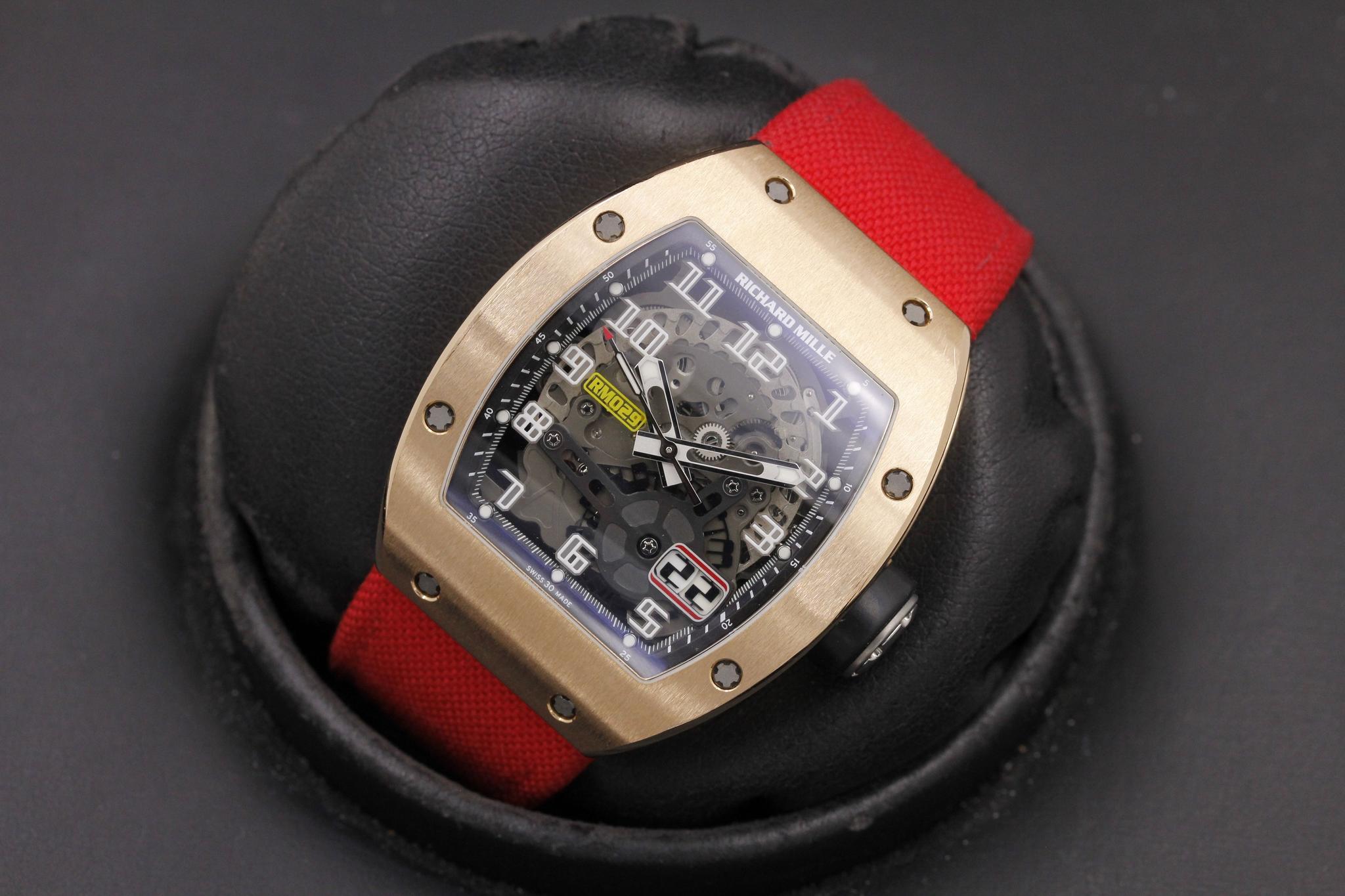 Watch Image 9