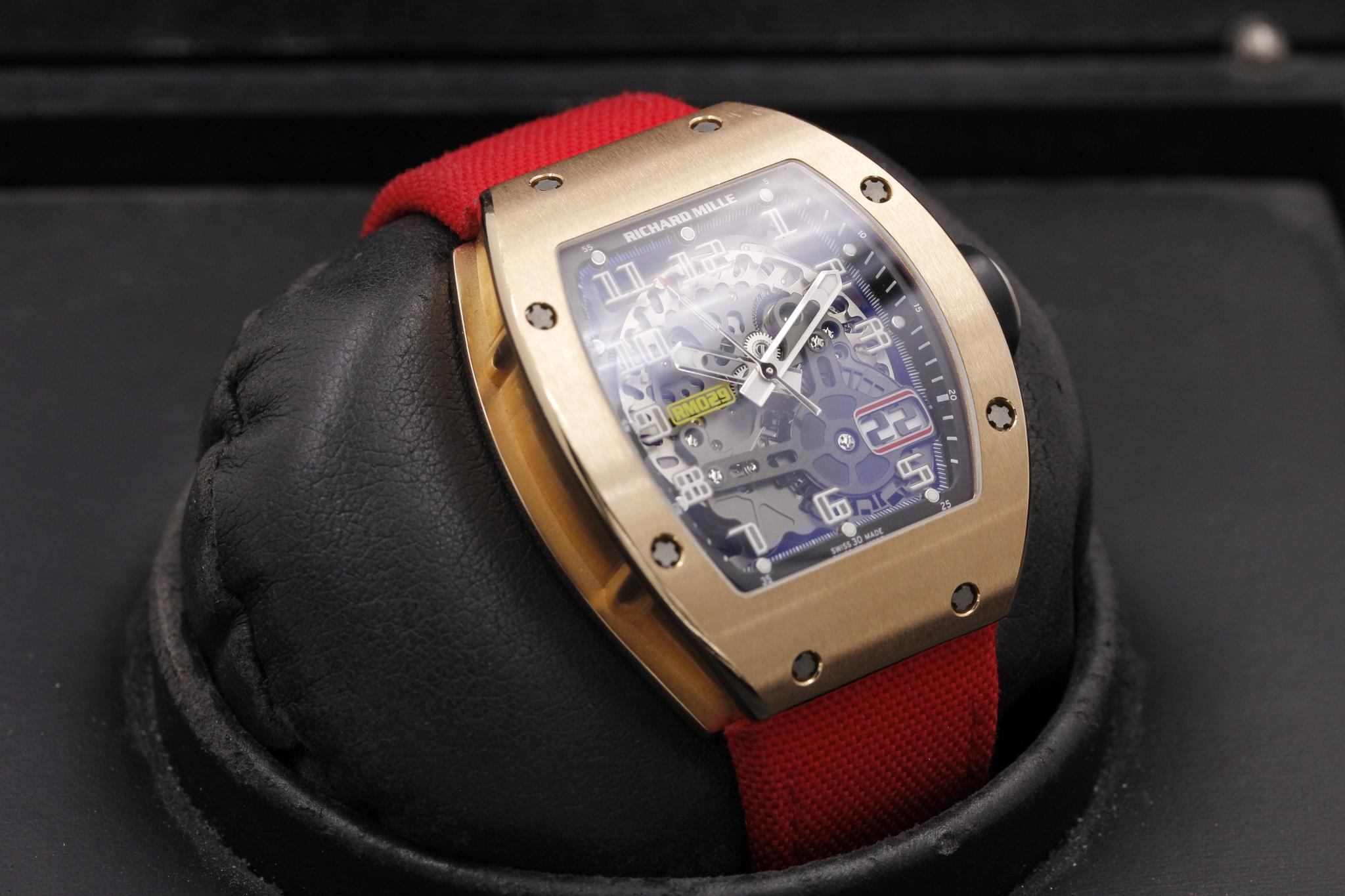 Watch Image 10